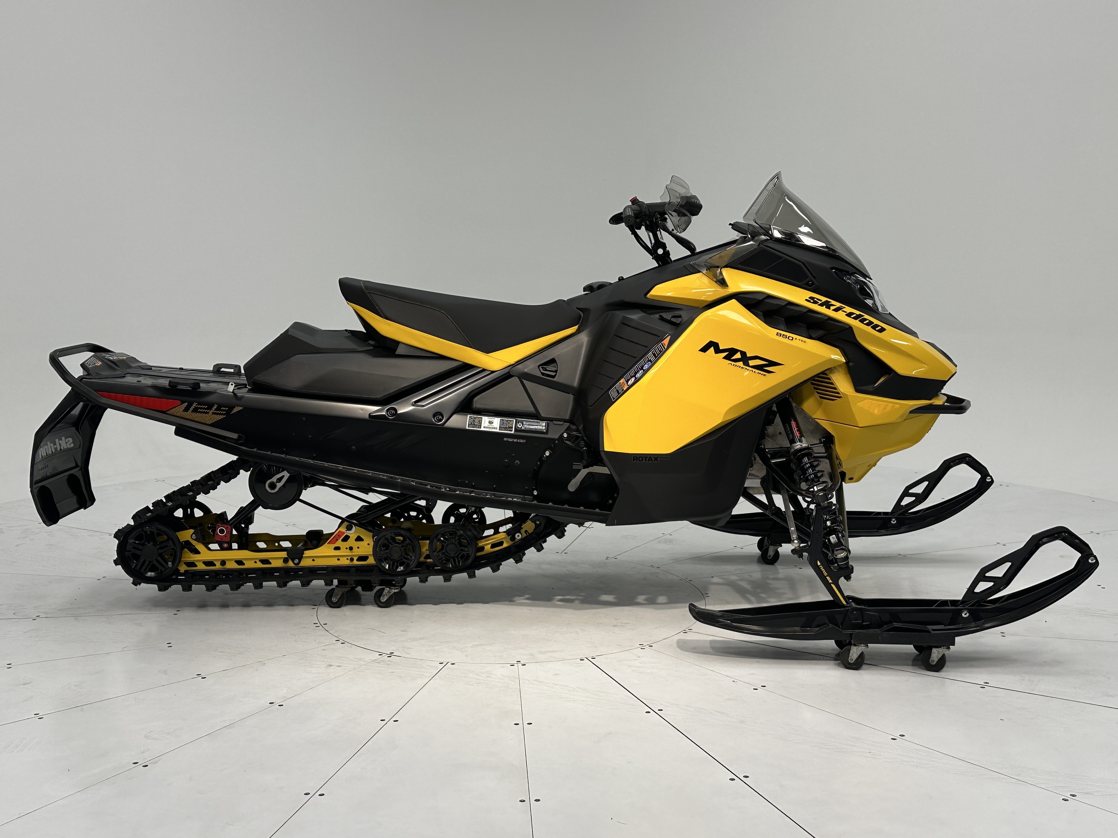 2025 Ski-Doo MXZ ADRENALINE 129 850 E-TEC RipSaw 1.25" E.S.