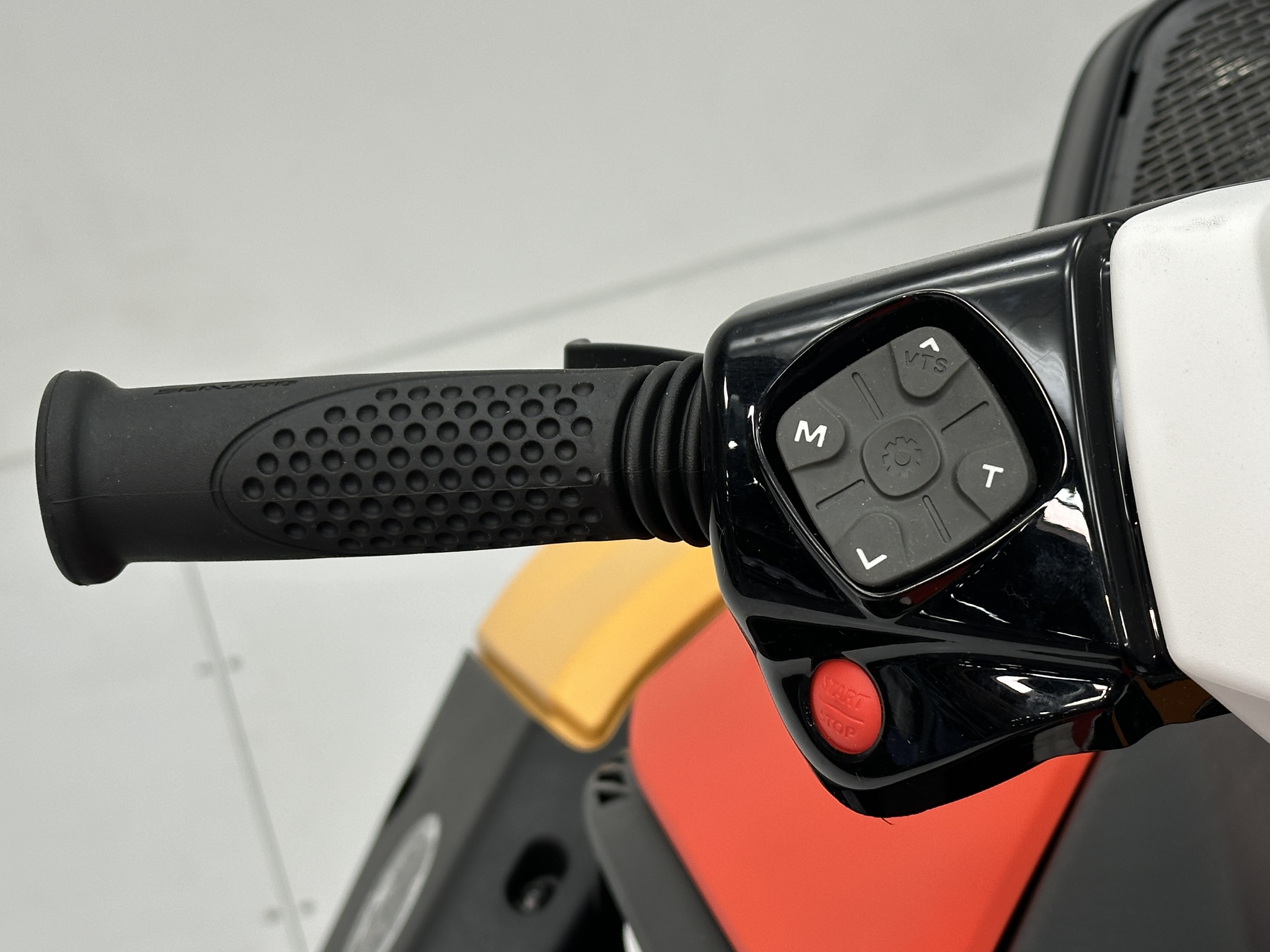 2025 Sea-Doo Spark 3up ACE-90 w/ iBR & Convenience Package Plus (Sound System) - Photo 7