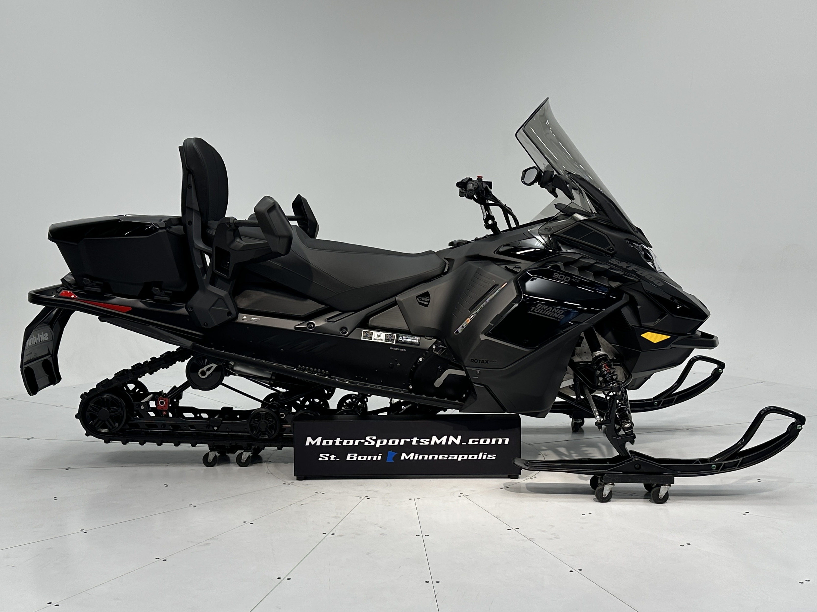 2025 Ski-Doo GRAND TOURING LE 900 ACE Silent Track II 1.25" E.S.