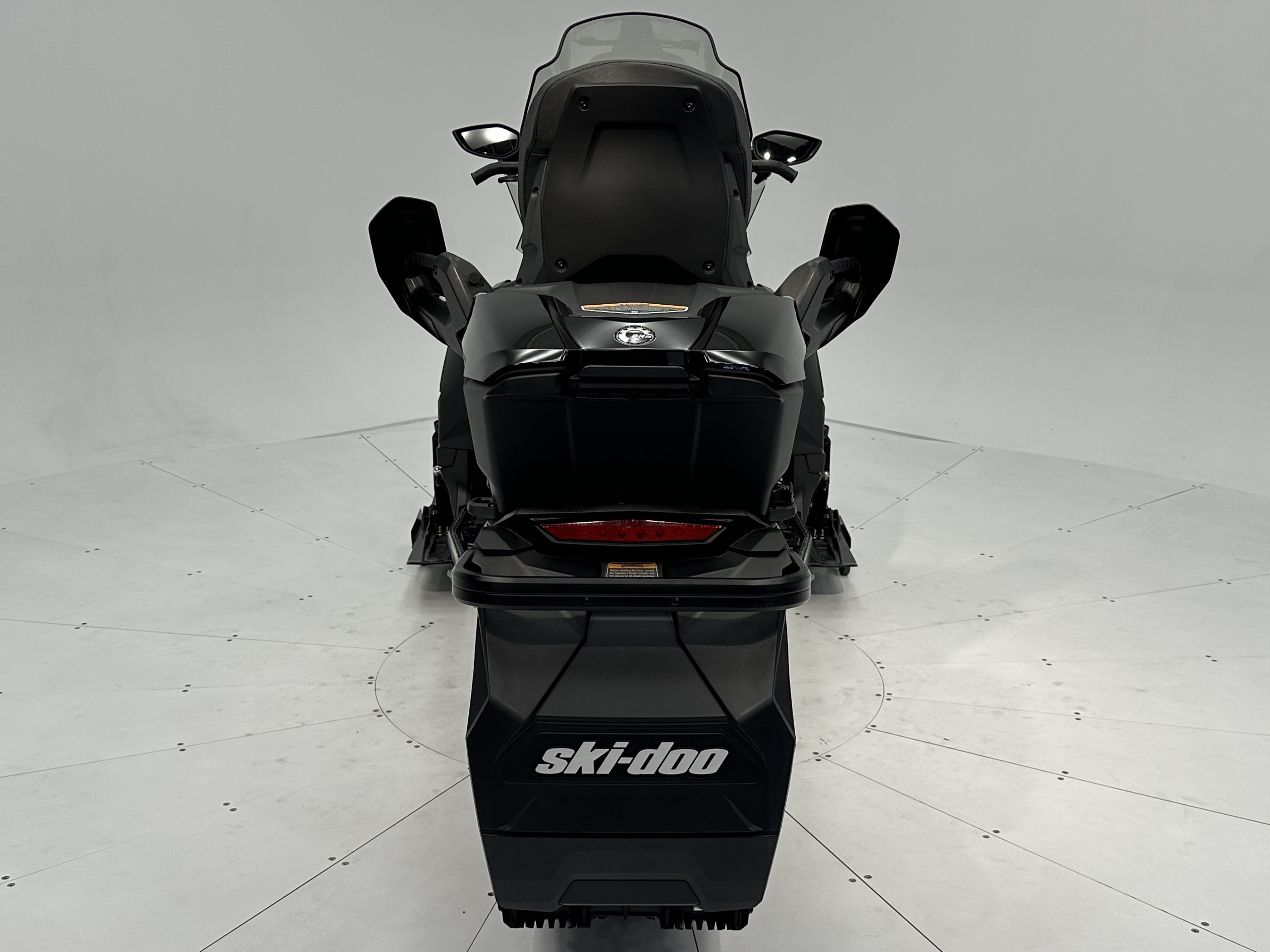 2025 Ski-Doo GRAND TOURING LE 900 ACE Silent Track II 1.25" E.S. - Photo 2