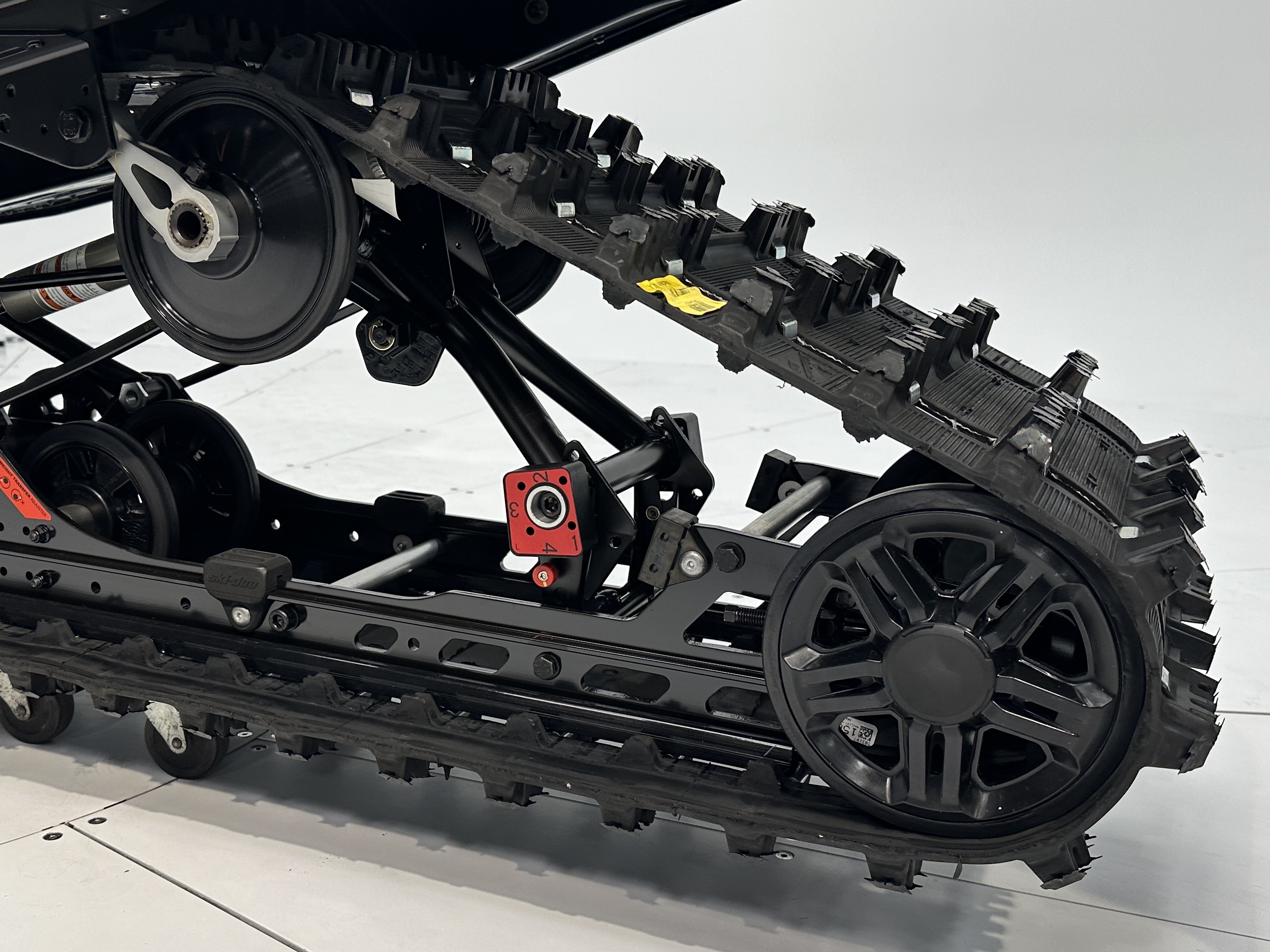 2025 Ski-Doo MXZ ADRENALINE 137 850 E-TEC RipSaw 1.25" E.S. - Photo 9
