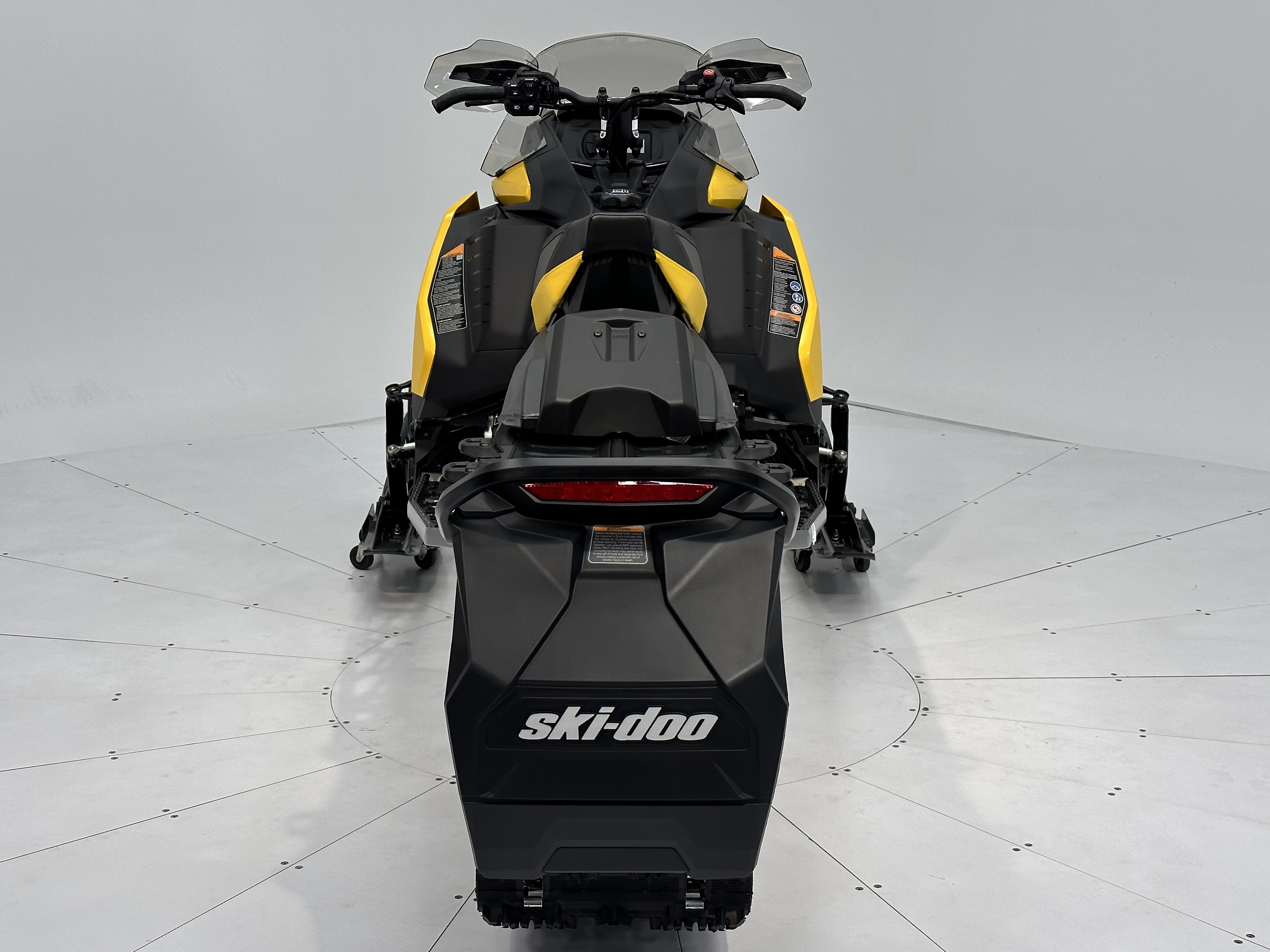 2025 Ski-Doo MXZ ADRENALINE 137 600R E-TEC RipSaw 1.25" E.S. - Photo 2