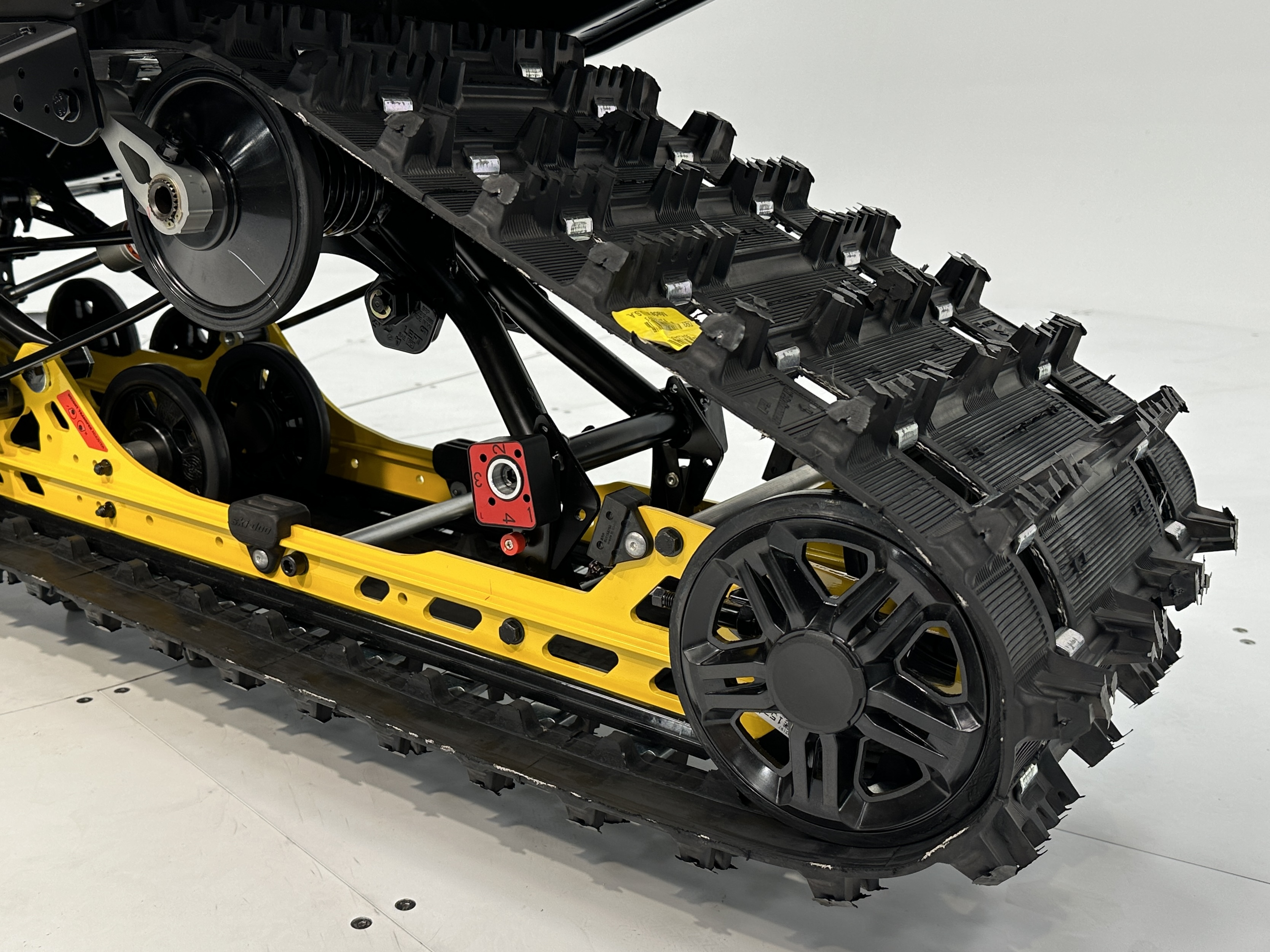 2025 Ski-Doo MXZ ADRENALINE 137 600R E-TEC RipSaw 1.25" E.S. - Photo 10
