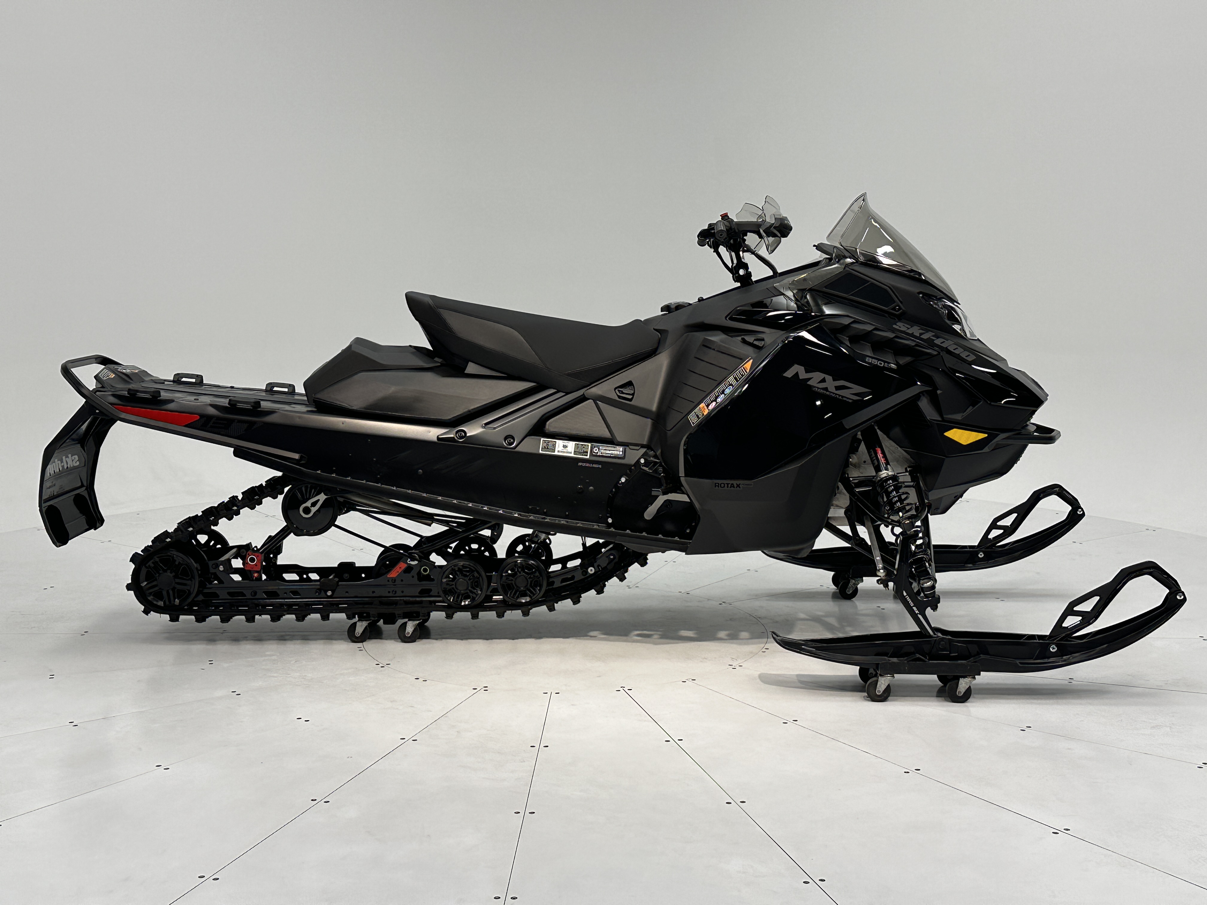 2025 Ski-Doo MXZ ADRENALINE 137 850 E-TEC RipSaw 1.25" E.S.
