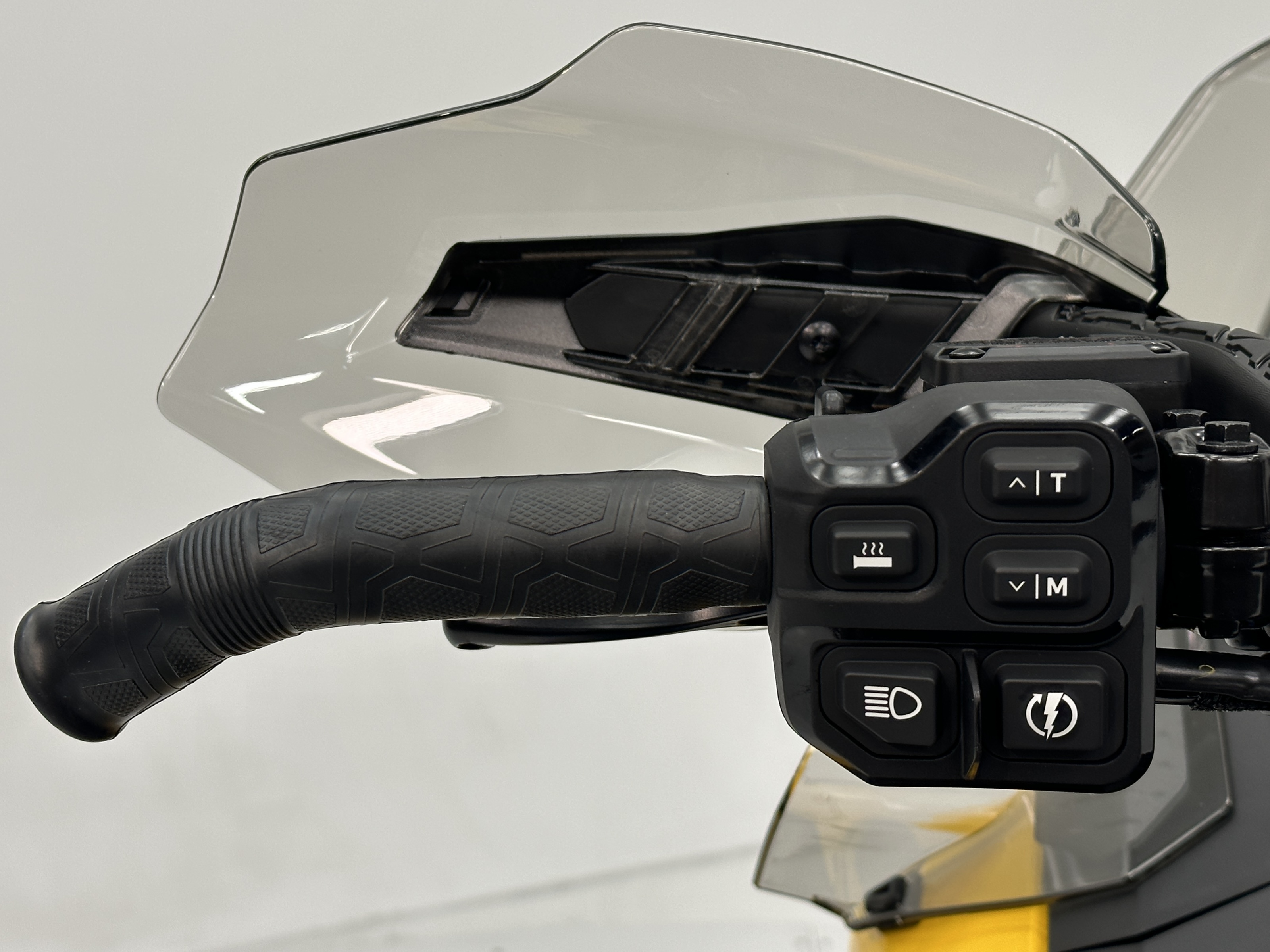 2025 Ski-Doo MXZ ADRENALINE 129 600R E-TEC RipSaw 1.25" E.S. - Photo 7