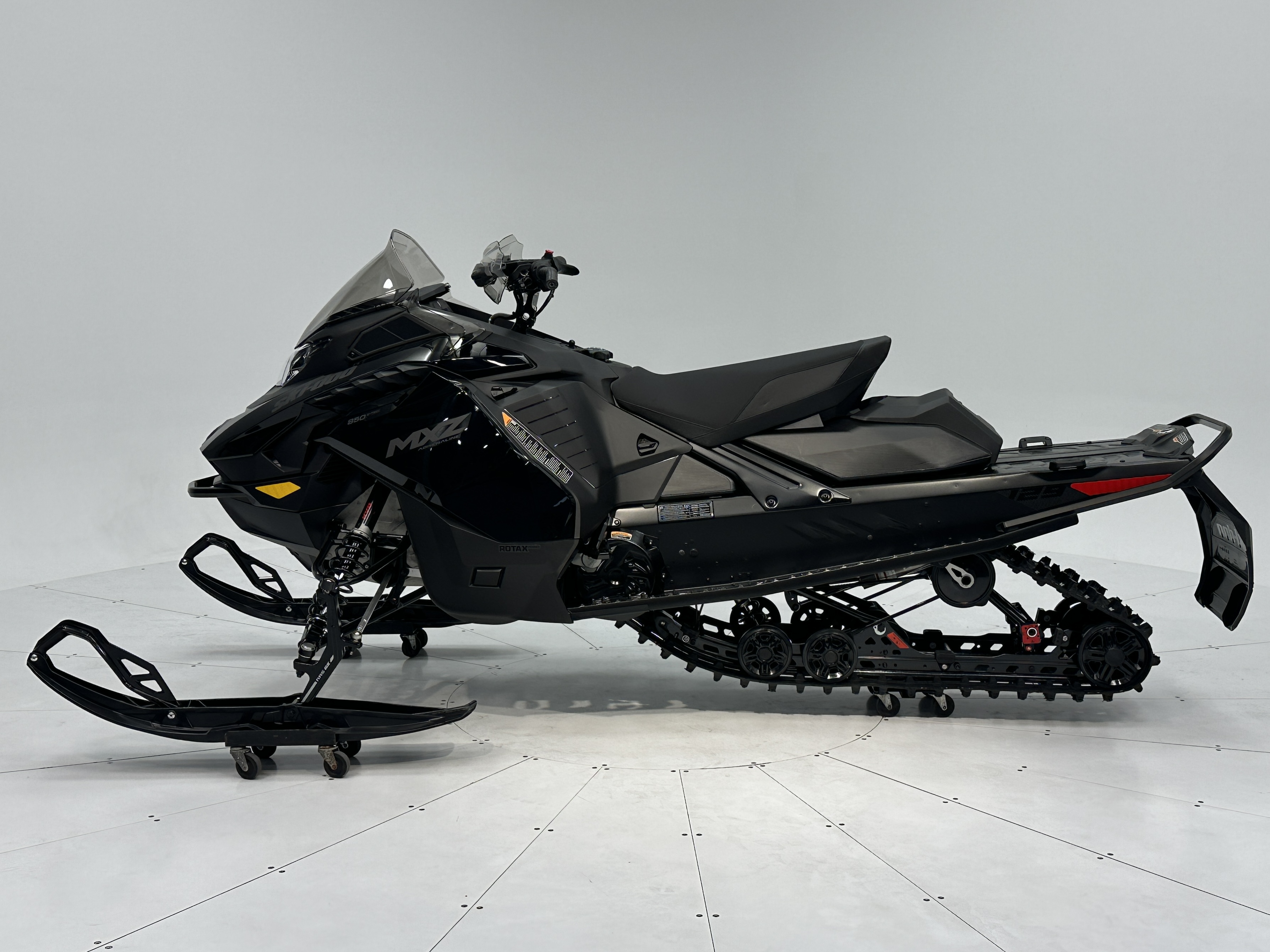 2025 Ski-Doo MXZ ADRENALINE 129 850 E-TEC RipSaw 1.25" E.S. - Photo 3