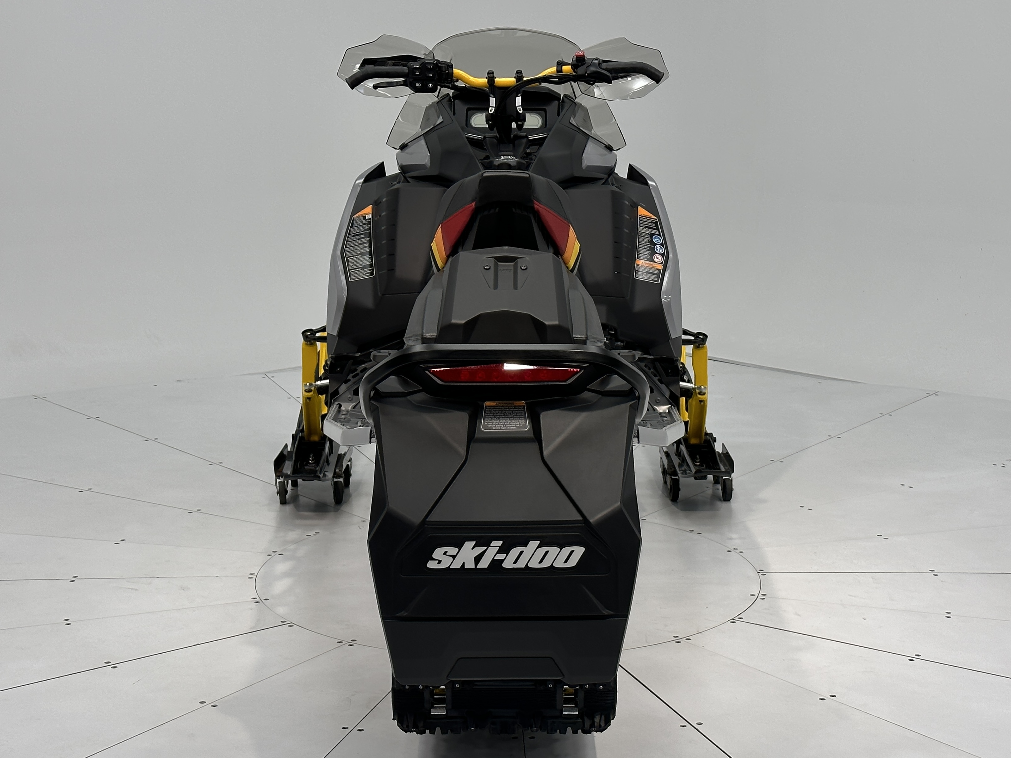 2025 Ski-Doo MXZ ADR w/ BLIZZARD Pkg 129 850 E-TEC Ice Ripper XT 1.25" E.S. - Photo 2