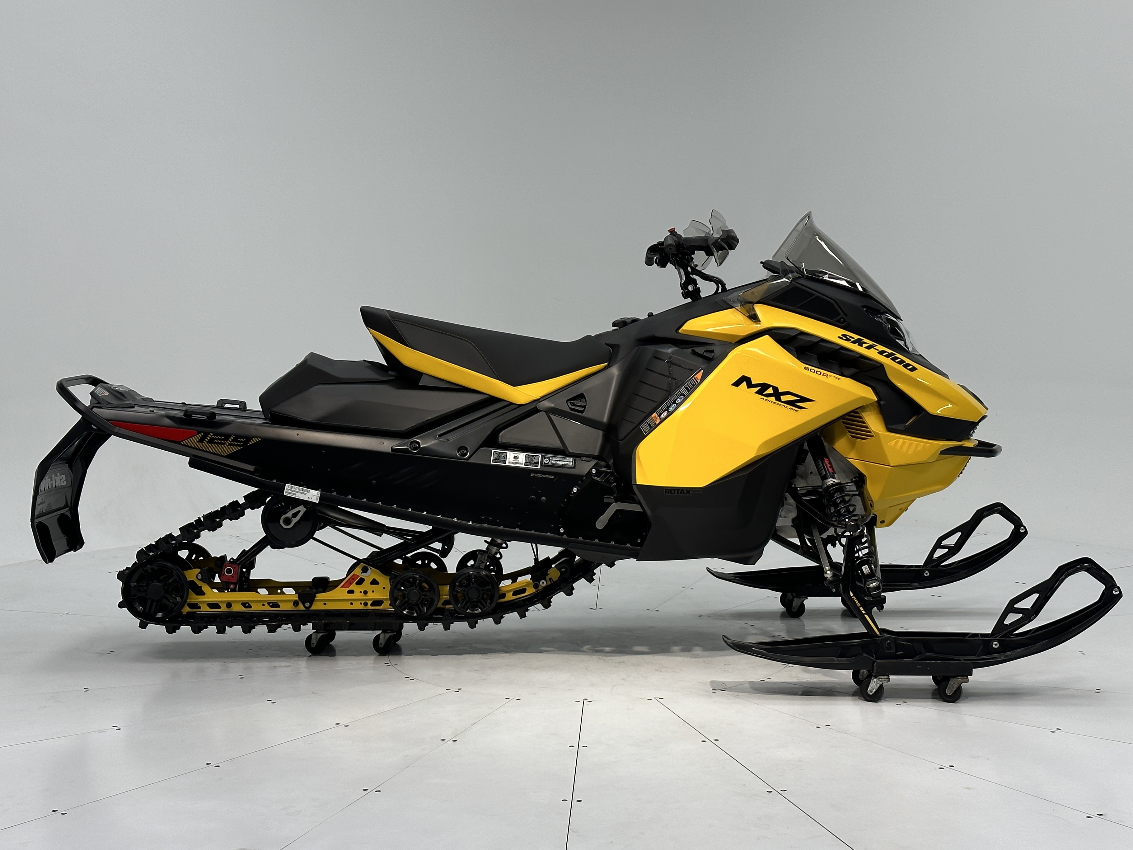 2025 Ski-Doo MXZ ADRENALINE 129 600R E-TEC RipSaw 1.25" E.S.