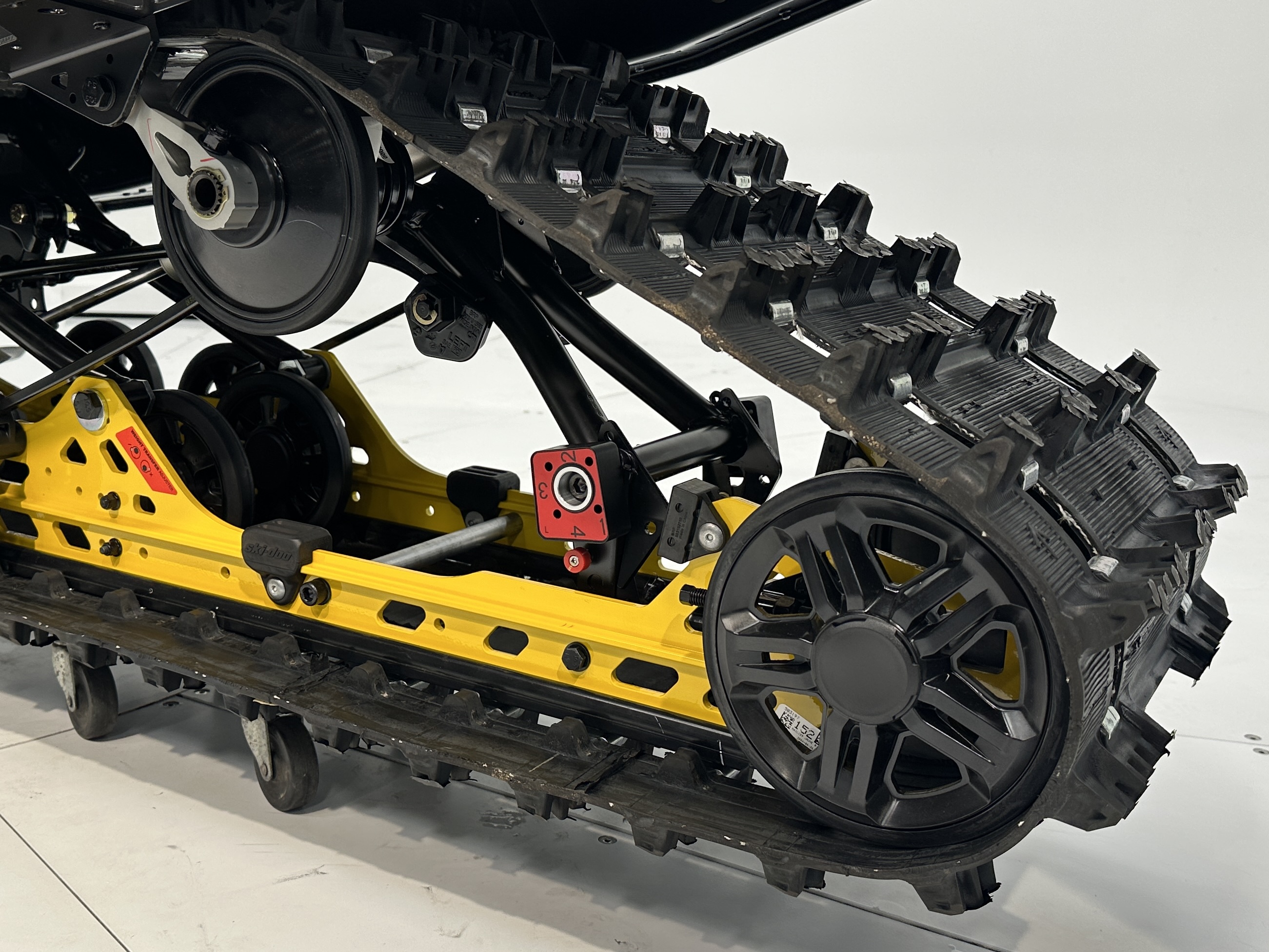 2025 Ski-Doo MXZ ADRENALINE 129 600R E-TEC RipSaw 1.25" E.S. - Photo 9