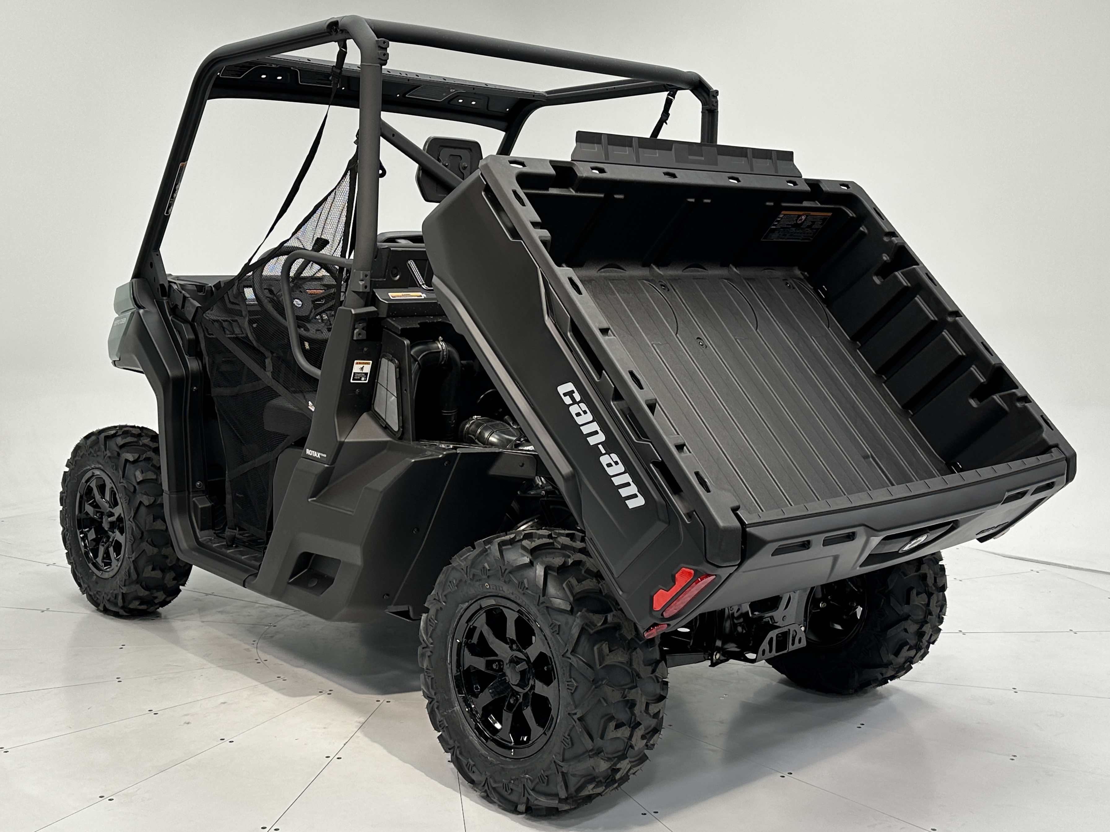 2025 Can-Am Defender DPS HD9 Demonstrator - Photo 11