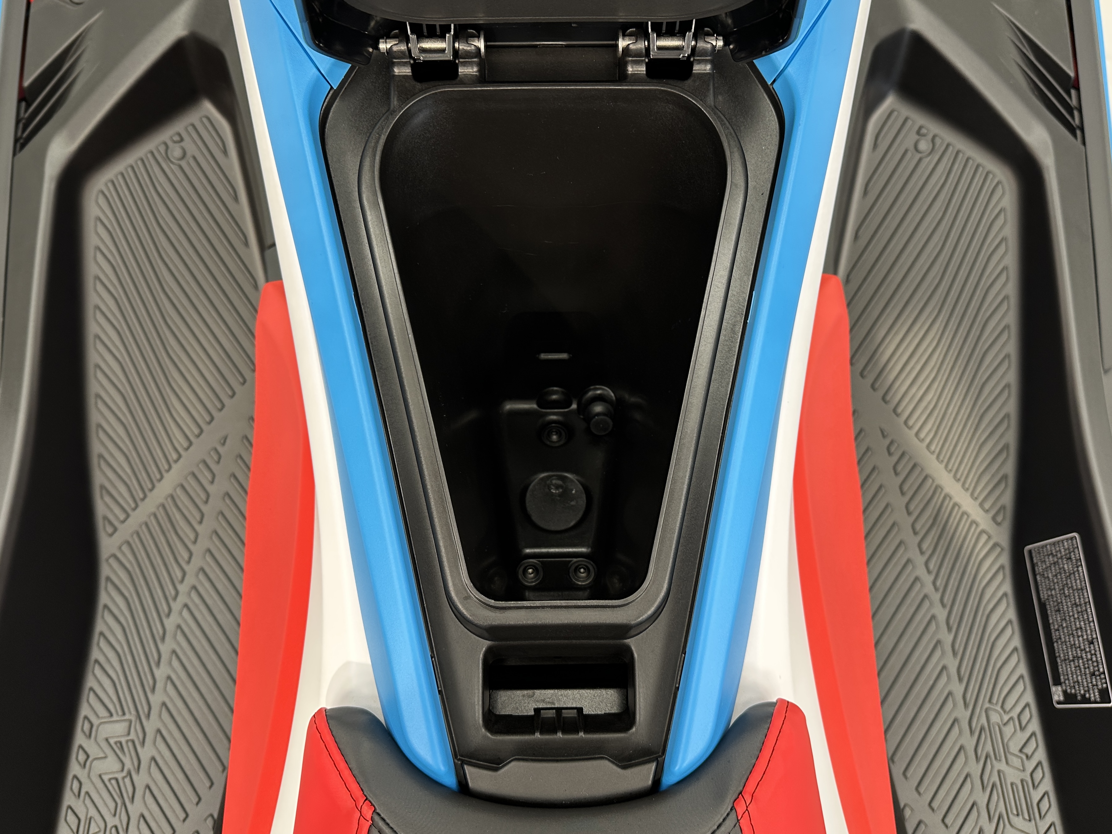 2025 Yamaha JetBlaster DLX (3up) - Photo 9