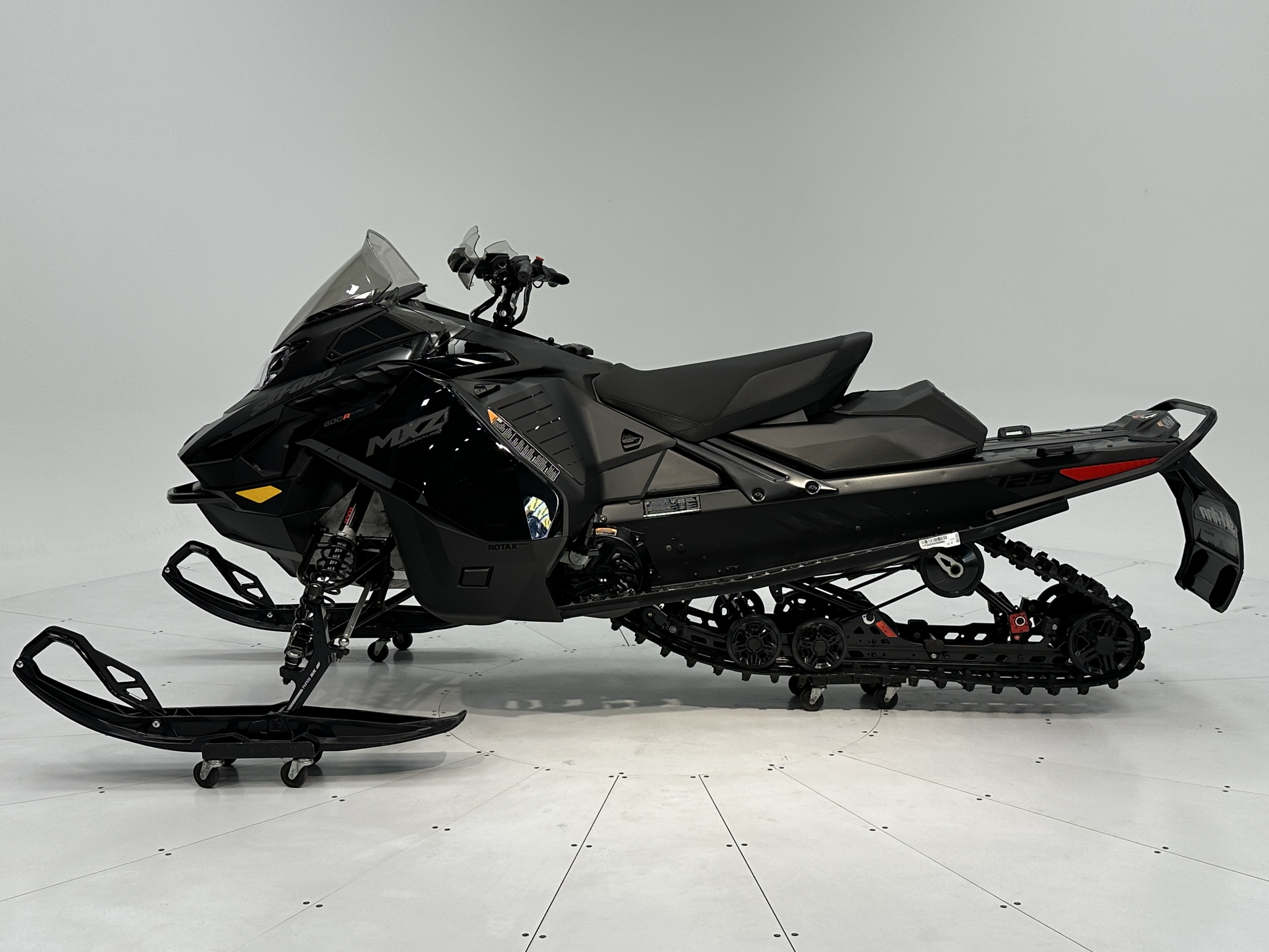 2025 Ski-Doo MXZ ADRENALINE 129 600R E-TEC RipSaw 1.25" E.S. - Photo 3