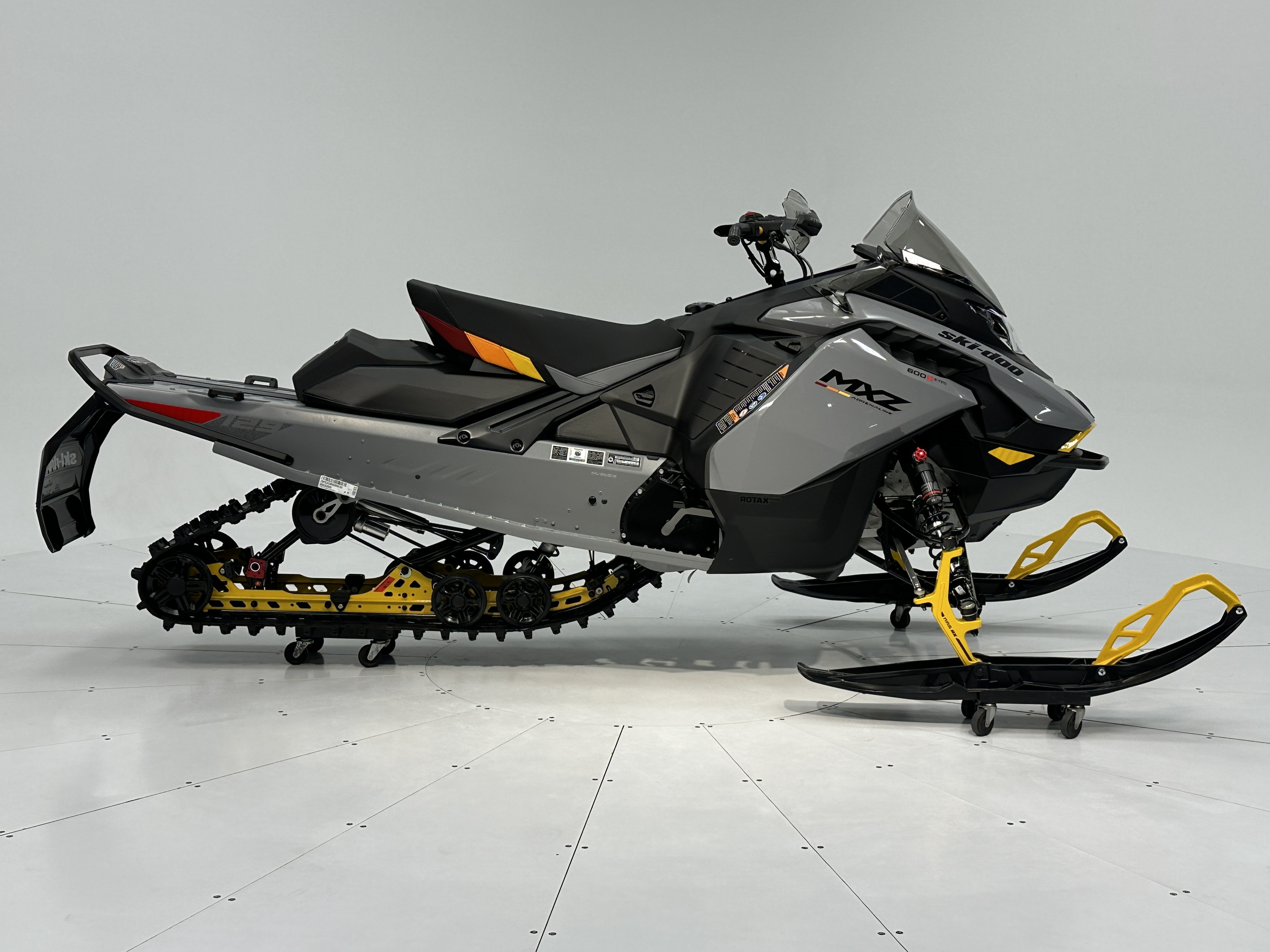 2025 Ski-Doo MXZ ADR w/ BLIZZARD Pkg 129 600R E-TEC Ice Ripper XT 1.25" E.S.