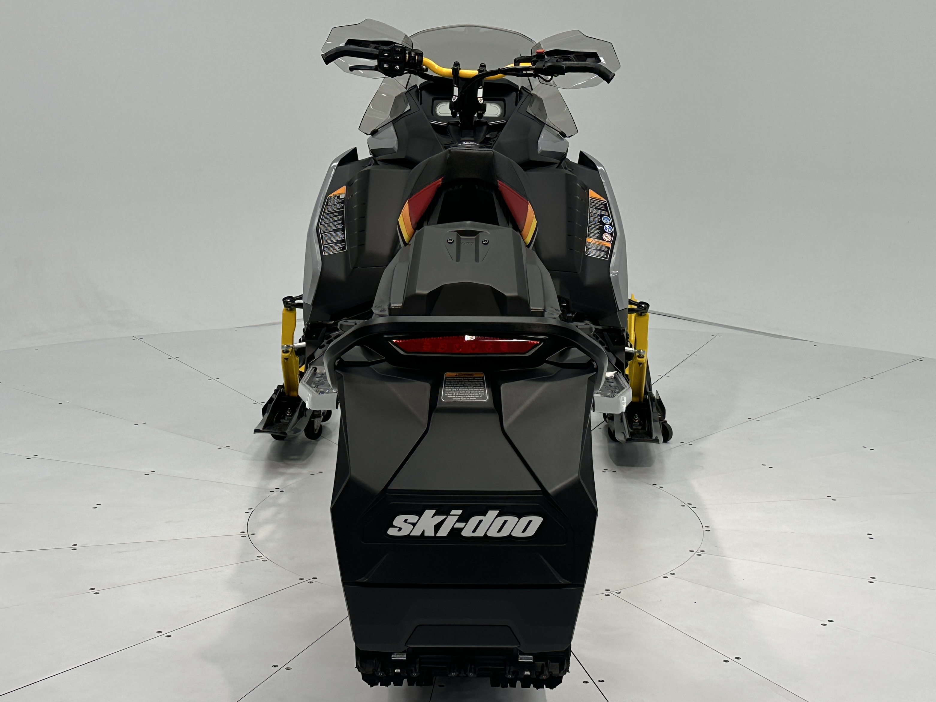 2025 Ski-Doo MXZ ADR w/ BLIZZARD Pkg 129 600R E-TEC Ice Ripper XT 1.25" E.S. - Photo 2