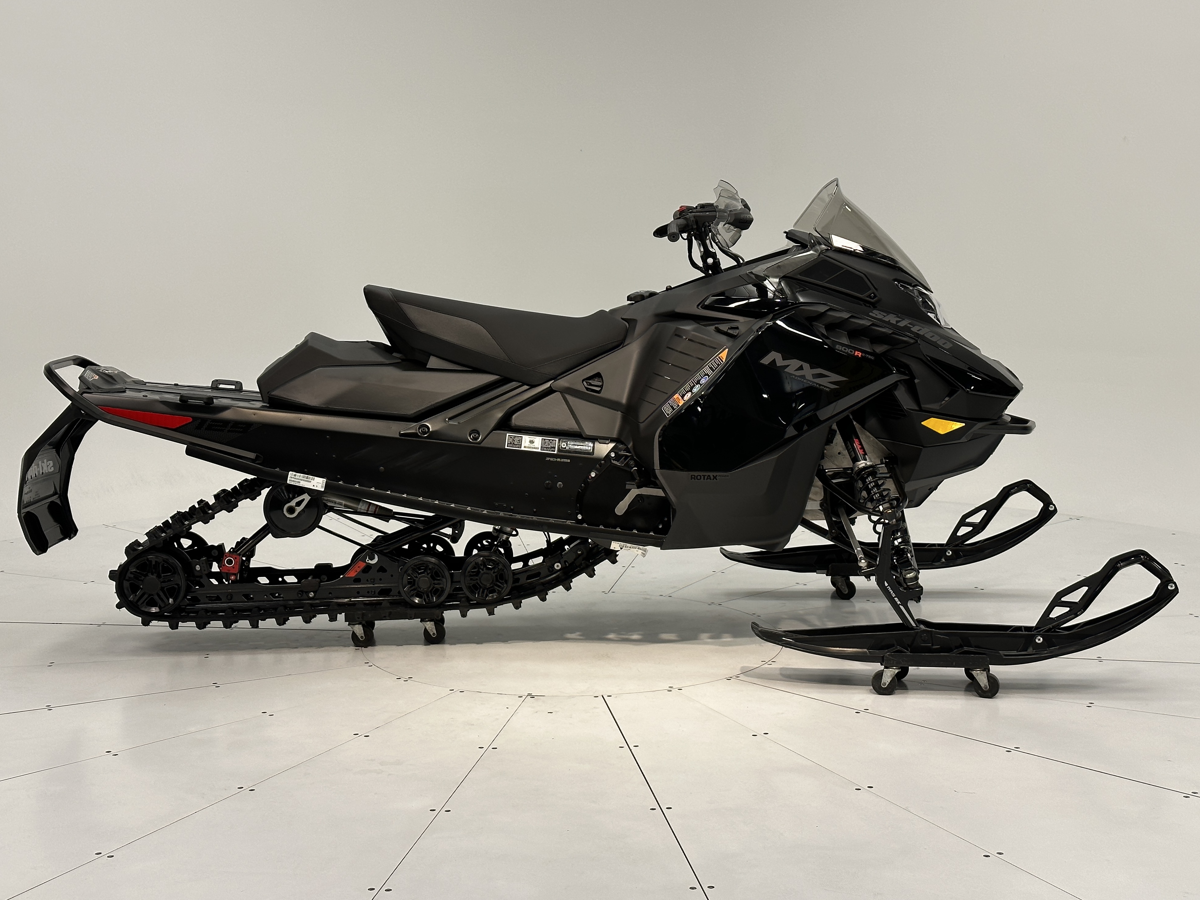 2025 Ski-Doo MXZ ADRENALINE 129 600R E-TEC RipSaw 1.25" E.S.