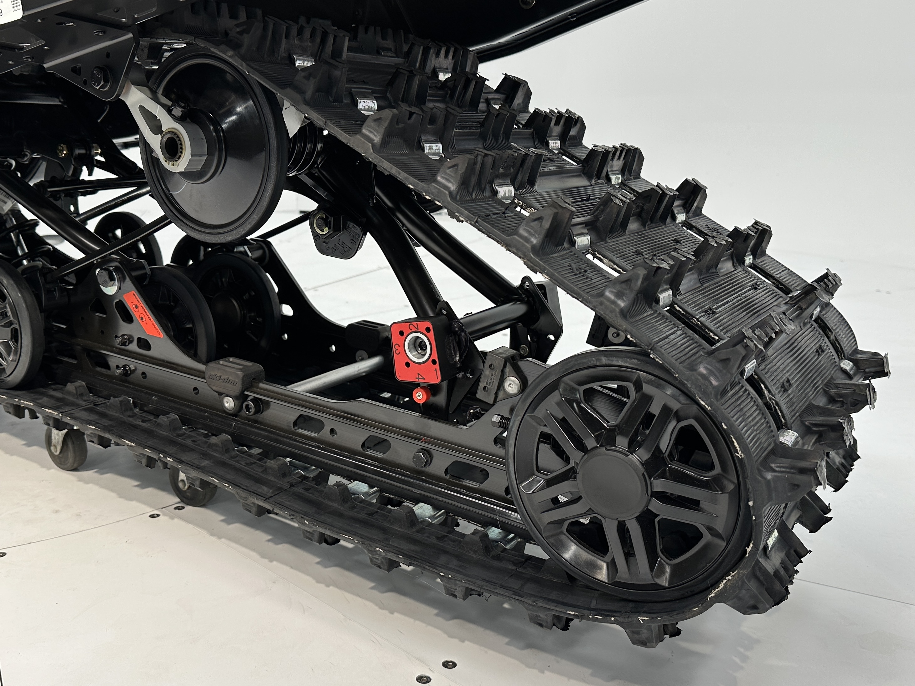 2025 Ski-Doo MXZ ADRENALINE 129 600R E-TEC RipSaw 1.25" E.S. - Photo 10