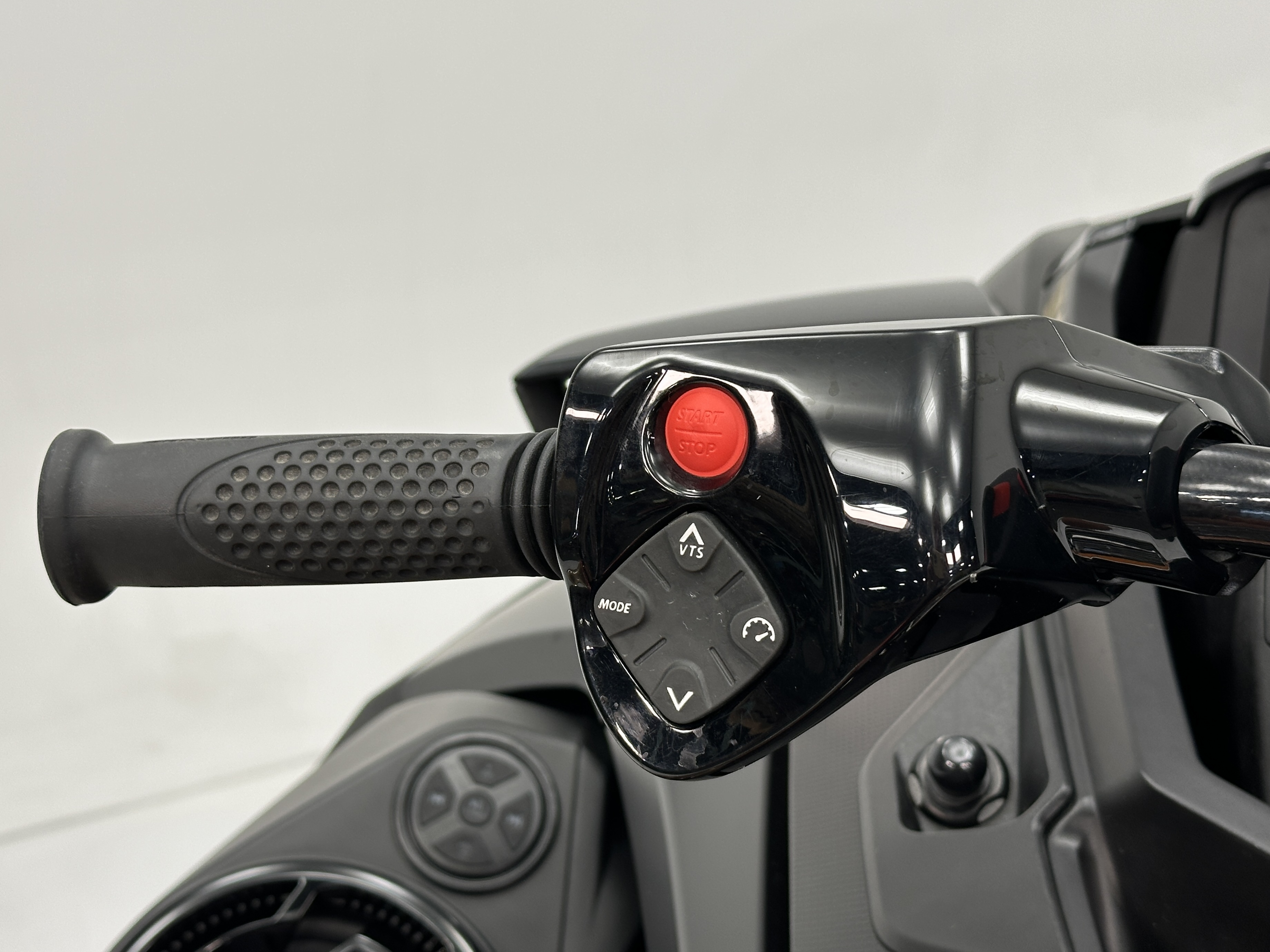 2025 Sea-Doo RXT-X 325 (Sound System) Demonstrator - Photo 7