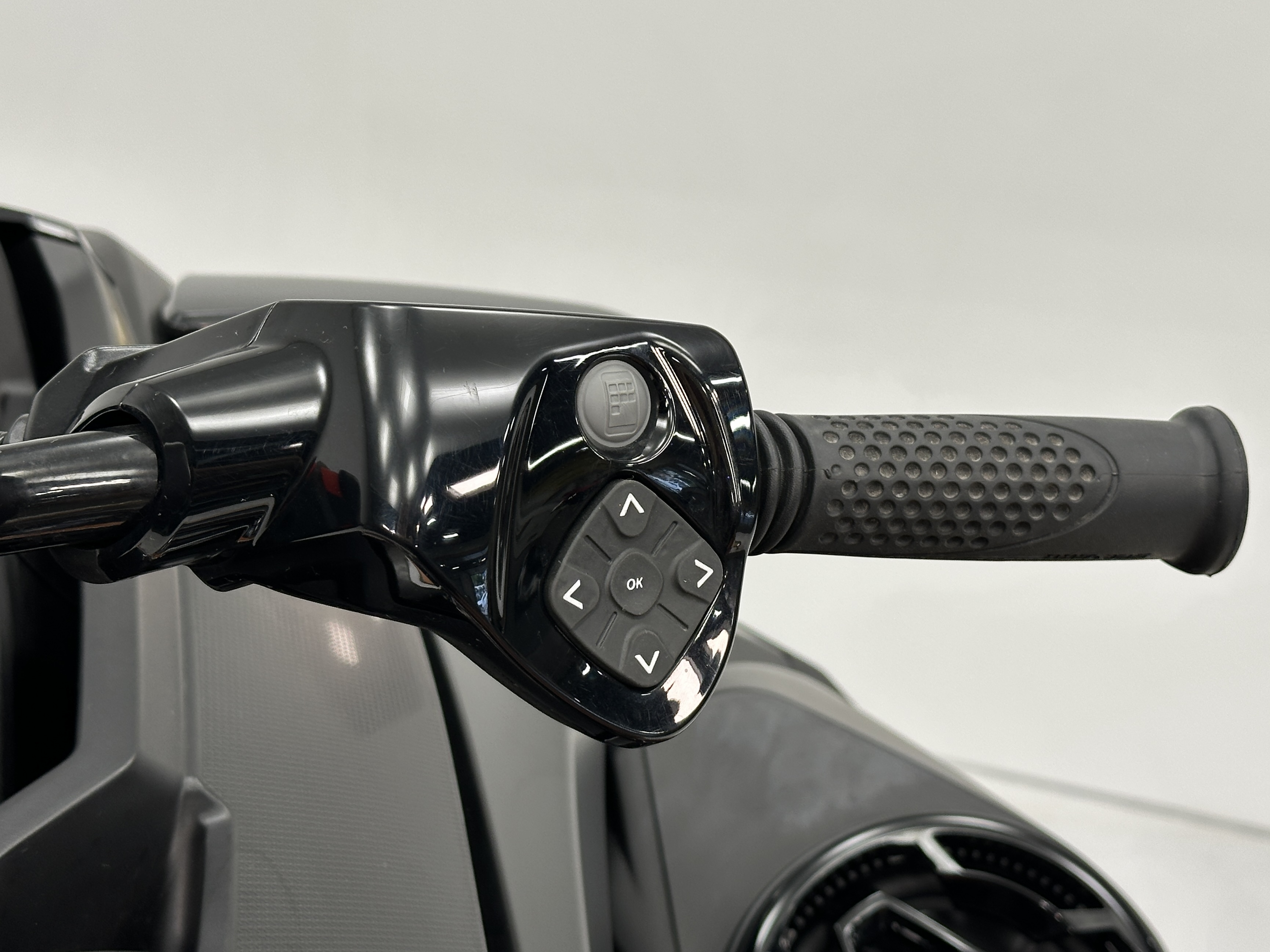 2025 Sea-Doo RXT-X 325 (Sound System) Demonstrator - Photo 8