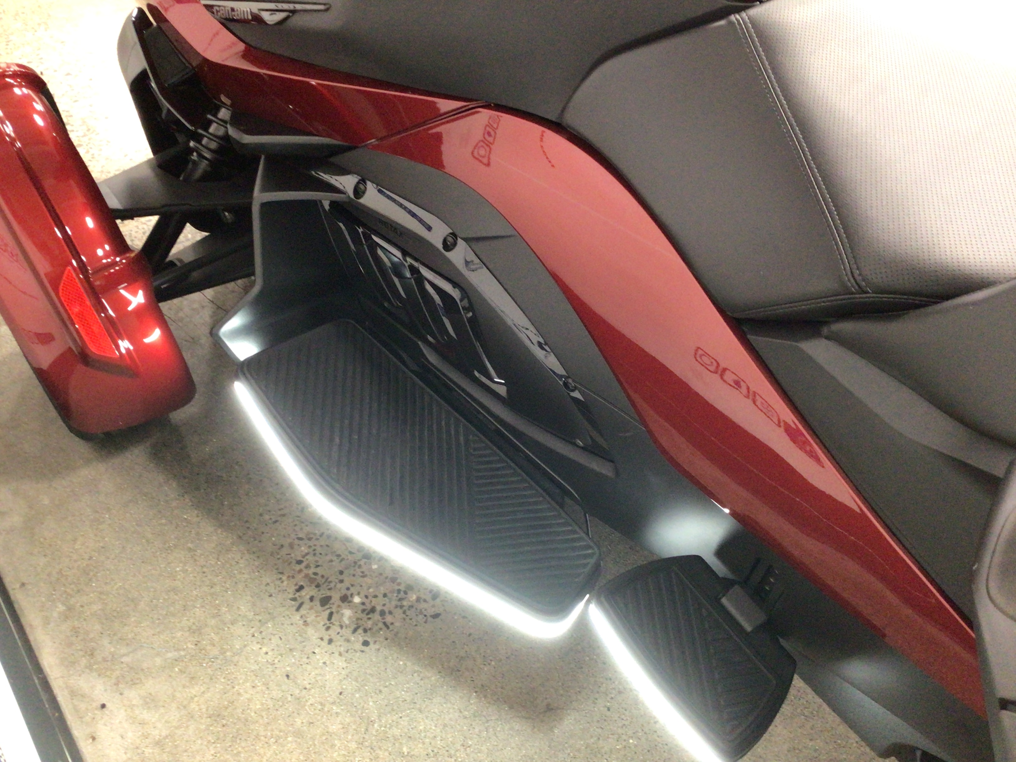 2025 Can-Am Spyder RT Limited (SE6) Acessorized Demonstrator - Photo 16