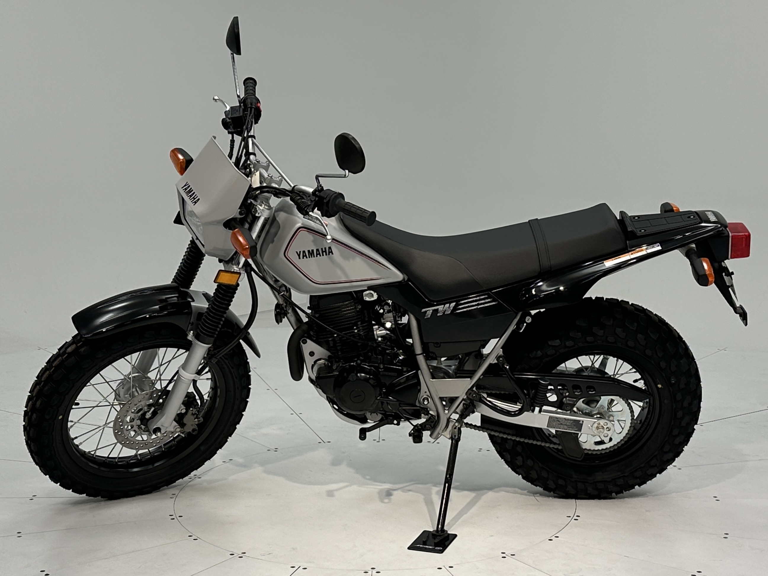 2025 Yamaha TW200 - Photo 3