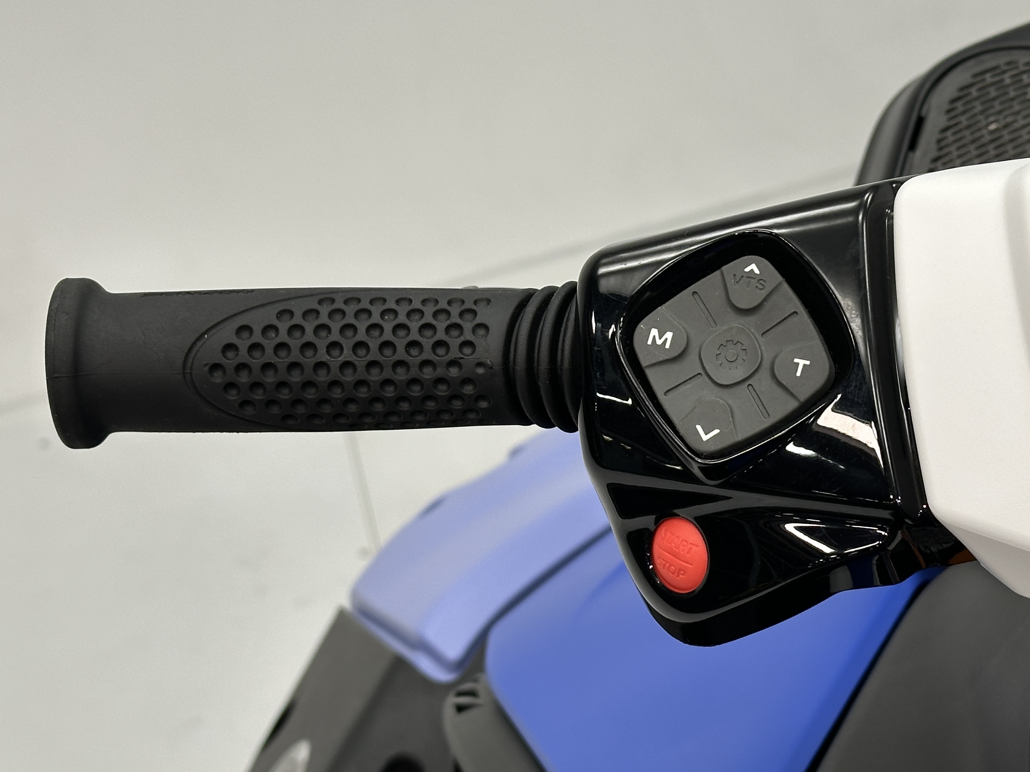 2025 Sea-Doo Spark 2up ACE-90 w/ iBR & Convenience Package Plus (Sound System) - Photo 7