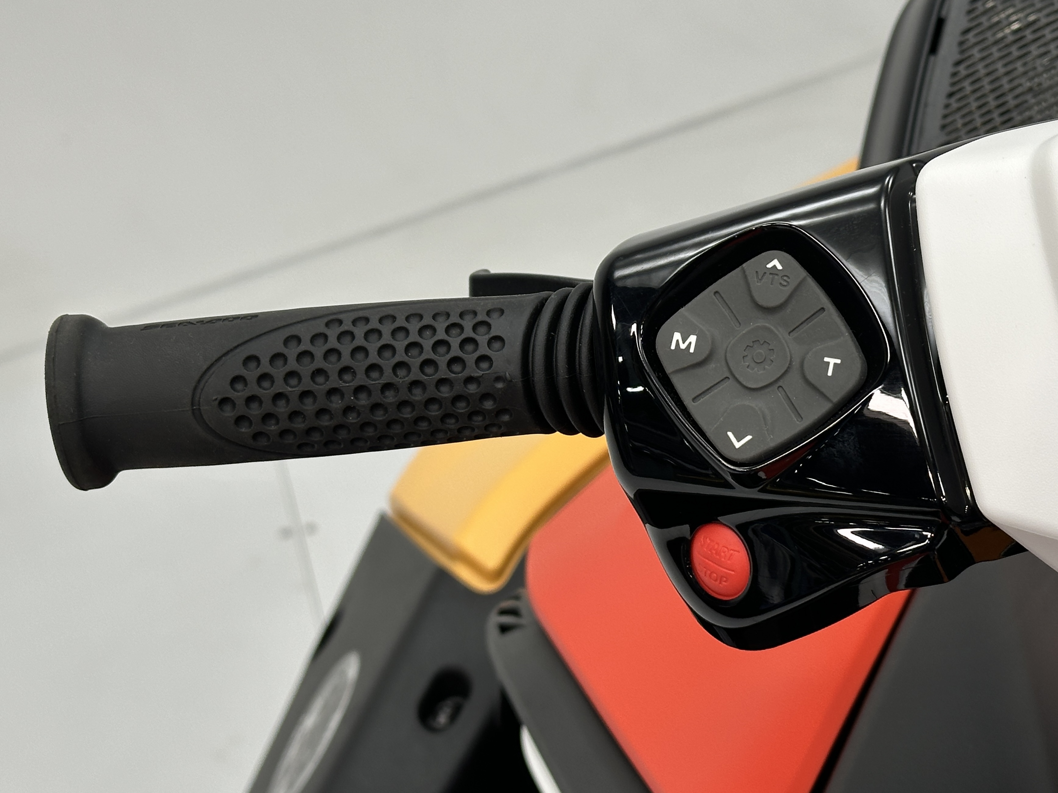 2025 Sea-Doo Spark 2up ACE-90 w/ iBR & Convenience Package Plus (Sound System) - Photo 7