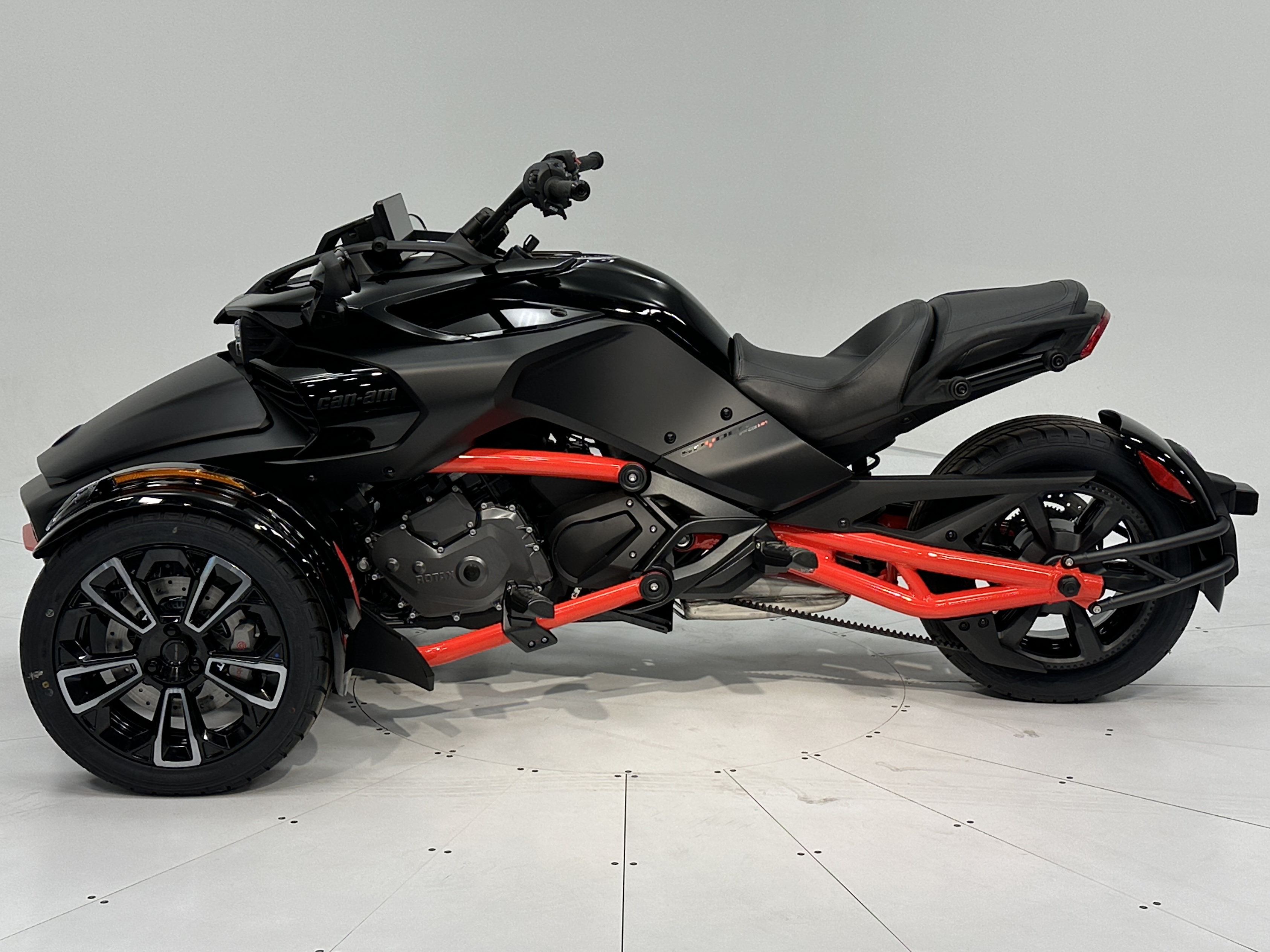 2025 Can-Am Spyder F3-S (SE6) - Photo 3
