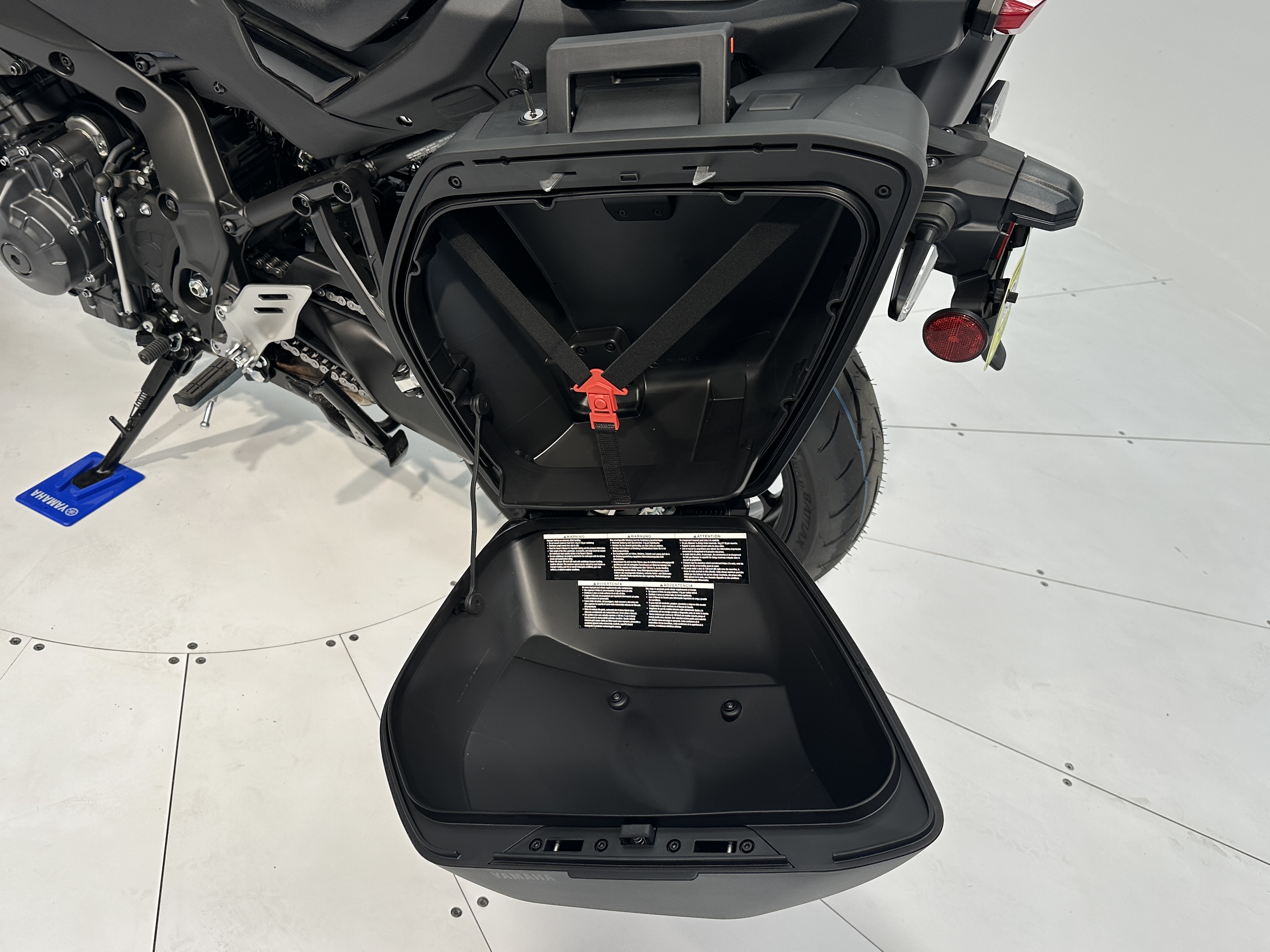 2025 Yamaha TRACER 9 - Photo 9