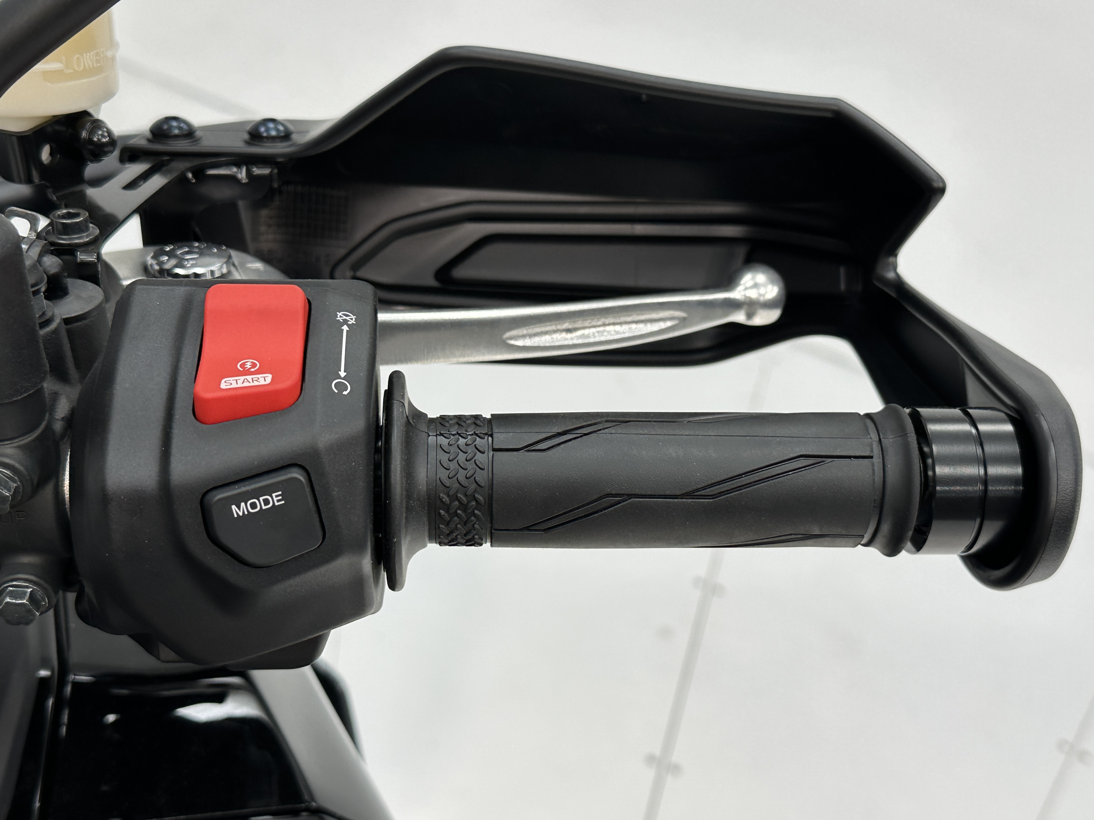 2025 Yamaha TRACER 9 - Photo 8