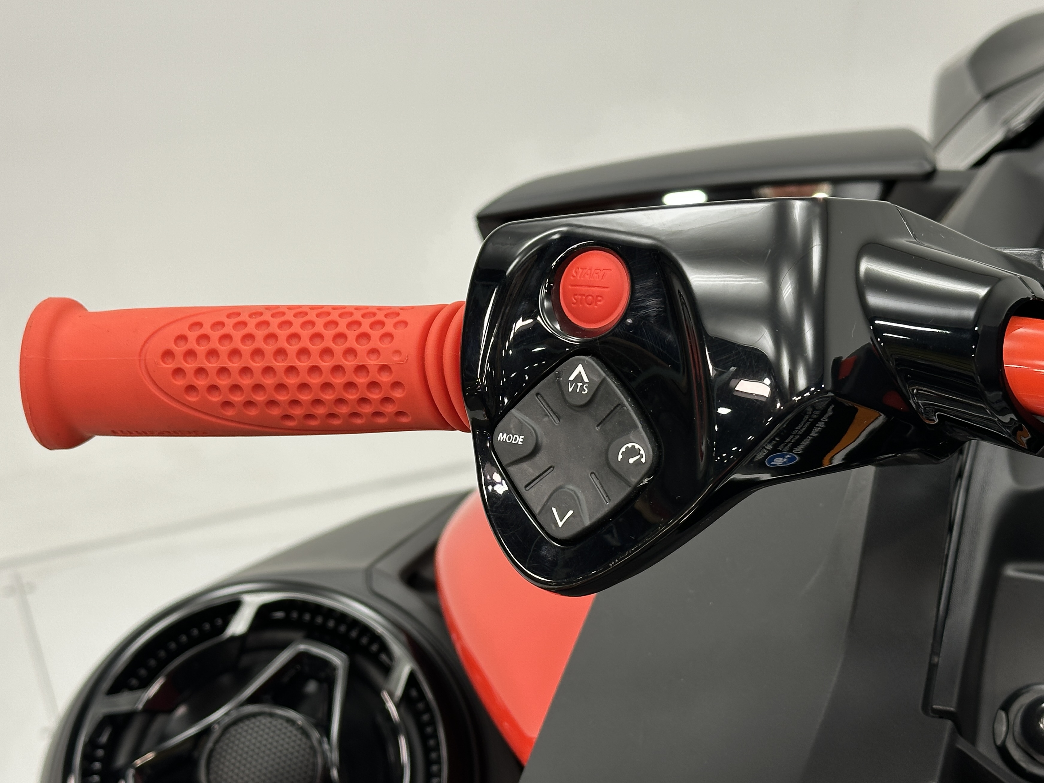 2025 Sea-Doo RXP-X 325 (Sound System) - Photo 7