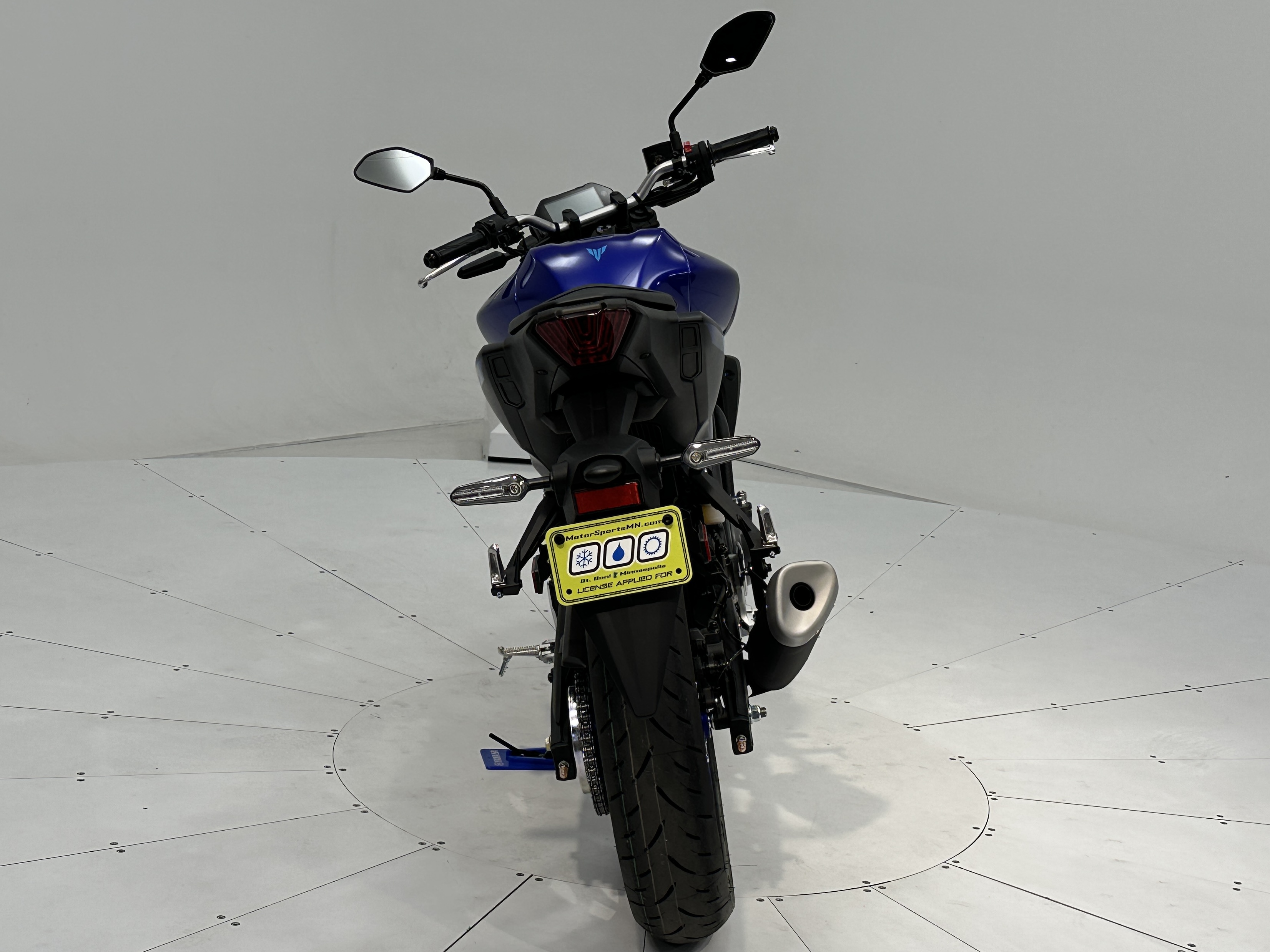 2025 Yamaha MT-03 - Photo 2