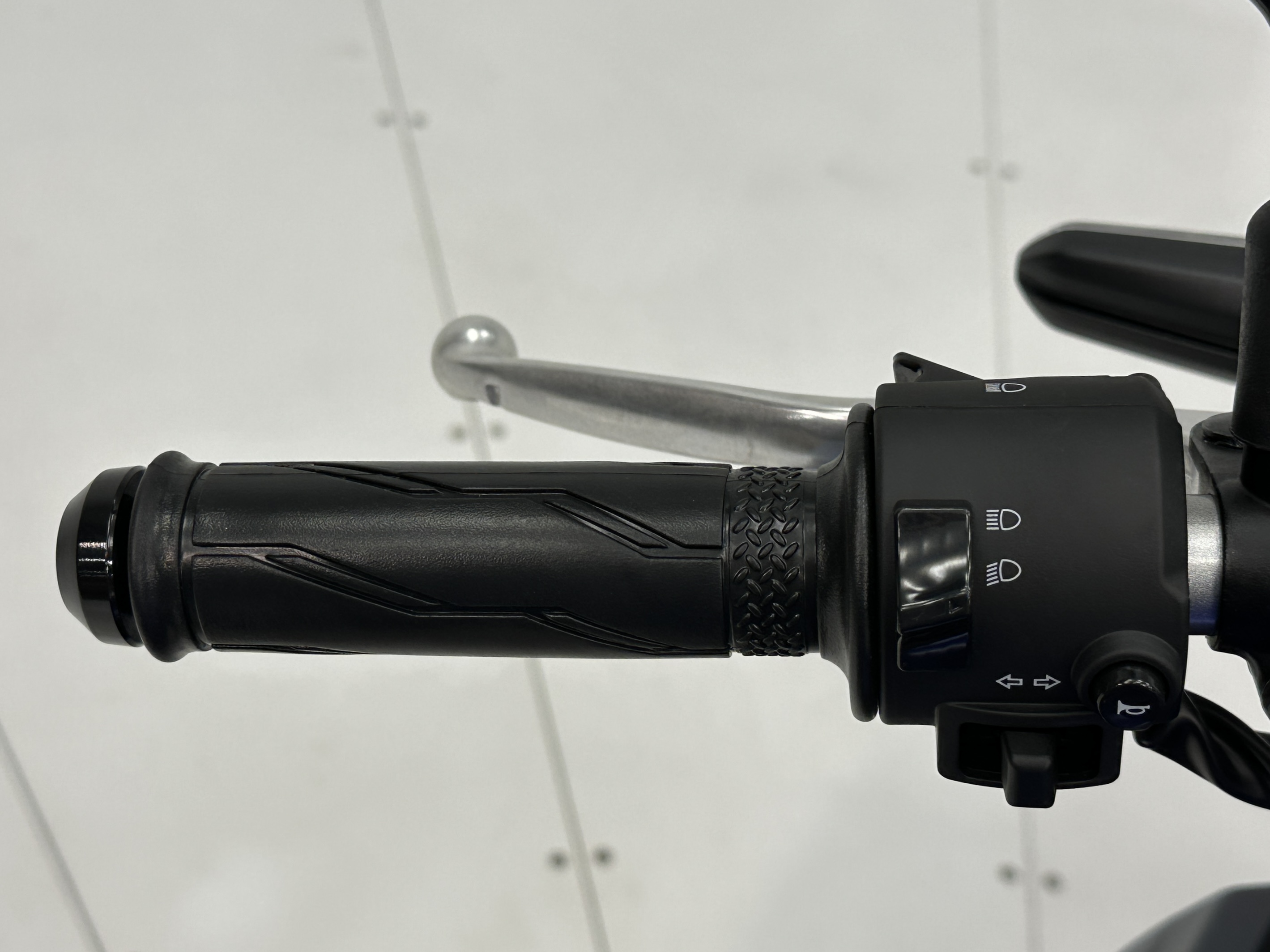 2025 Yamaha MT-03 - Photo 8
