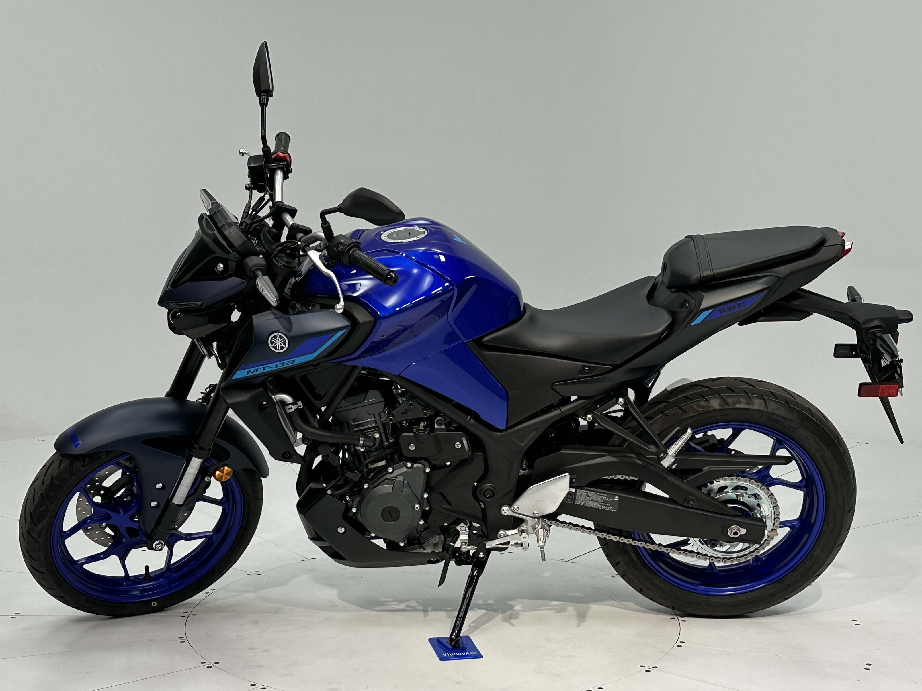 2025 Yamaha MT-03 - Photo 3