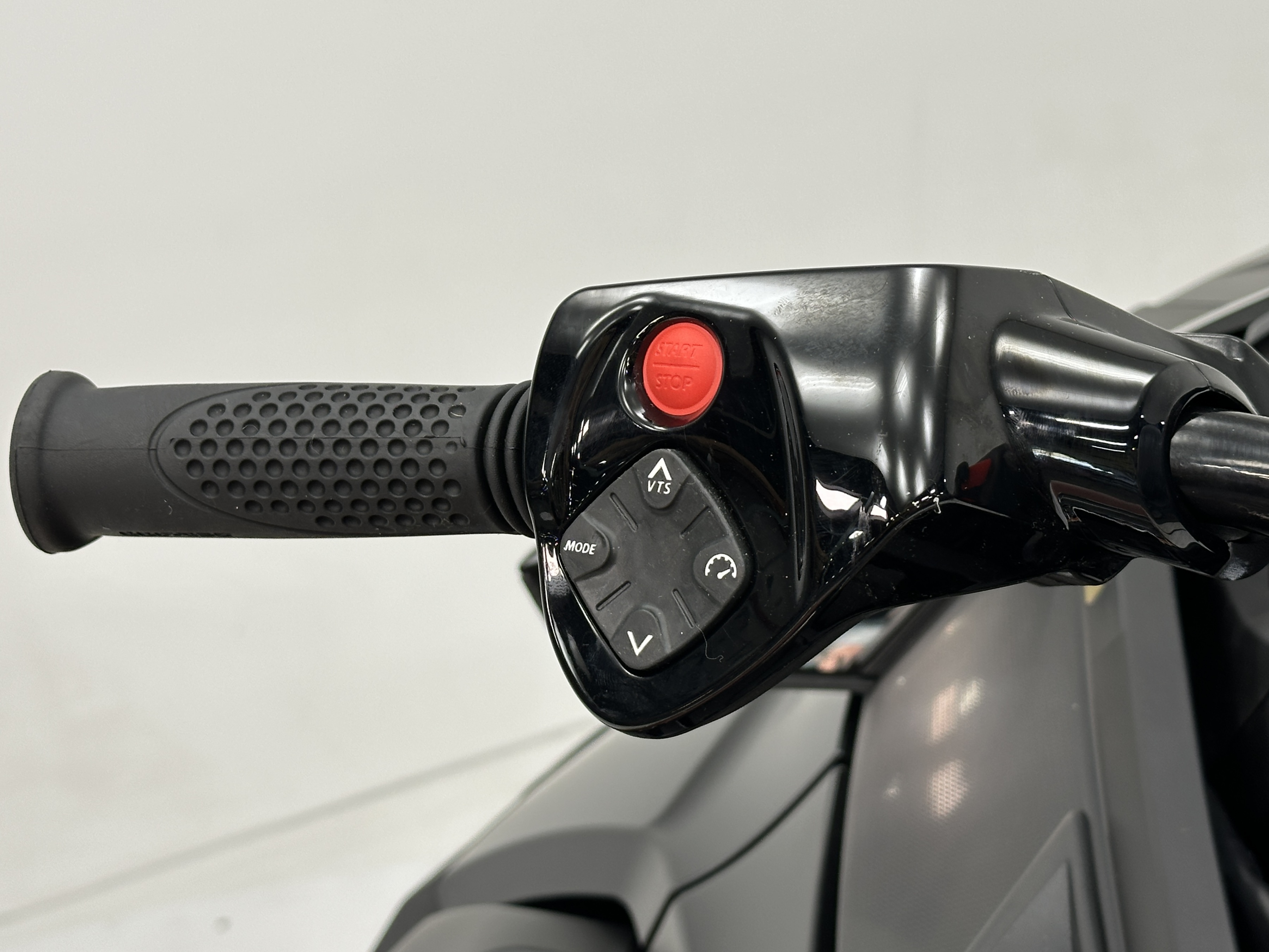 2025 Sea-Doo RXT-X 325 (Sound System) - Photo 7