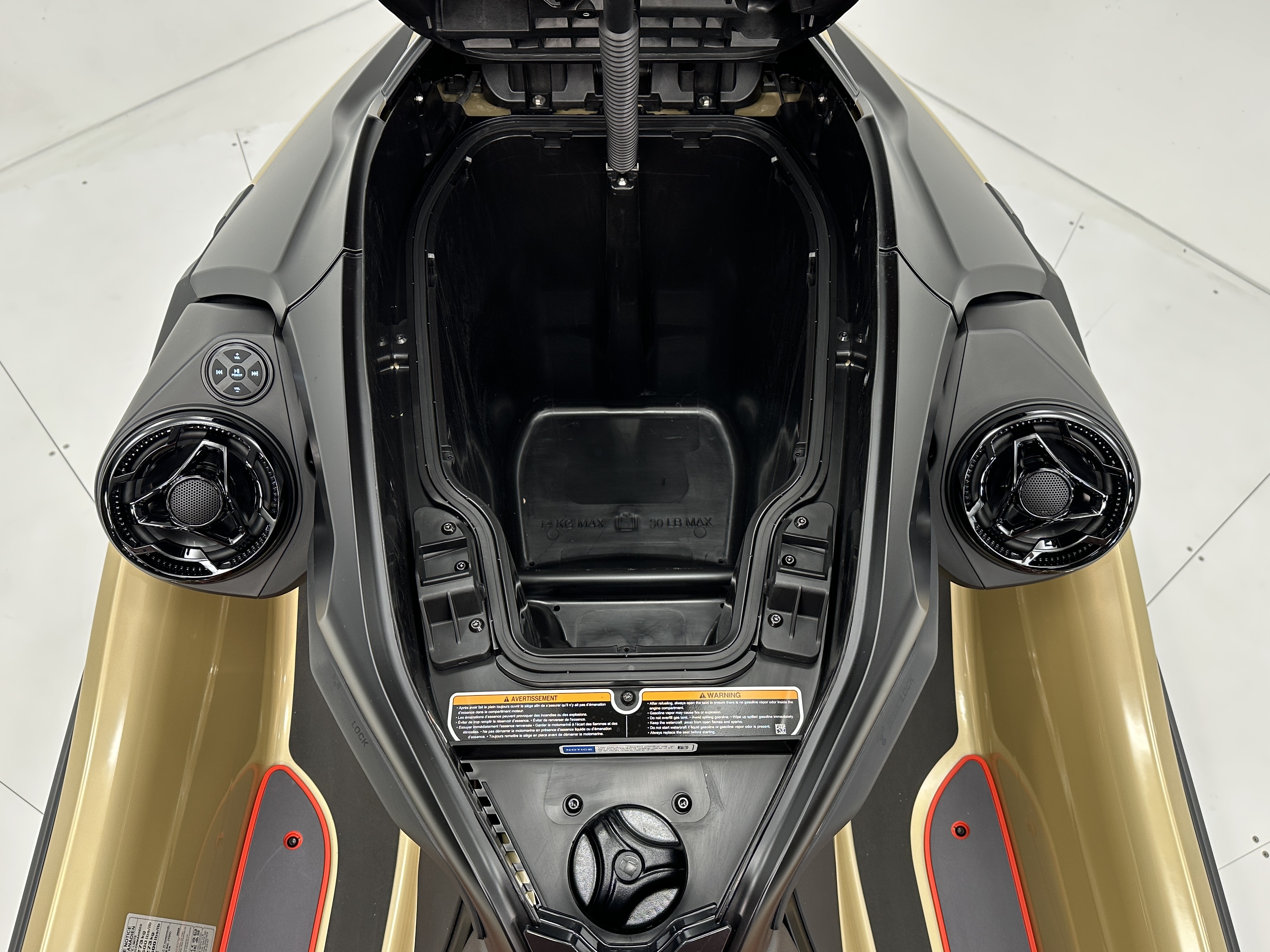 2025 Sea-Doo RXT-X 325 (Sound System) - Photo 10