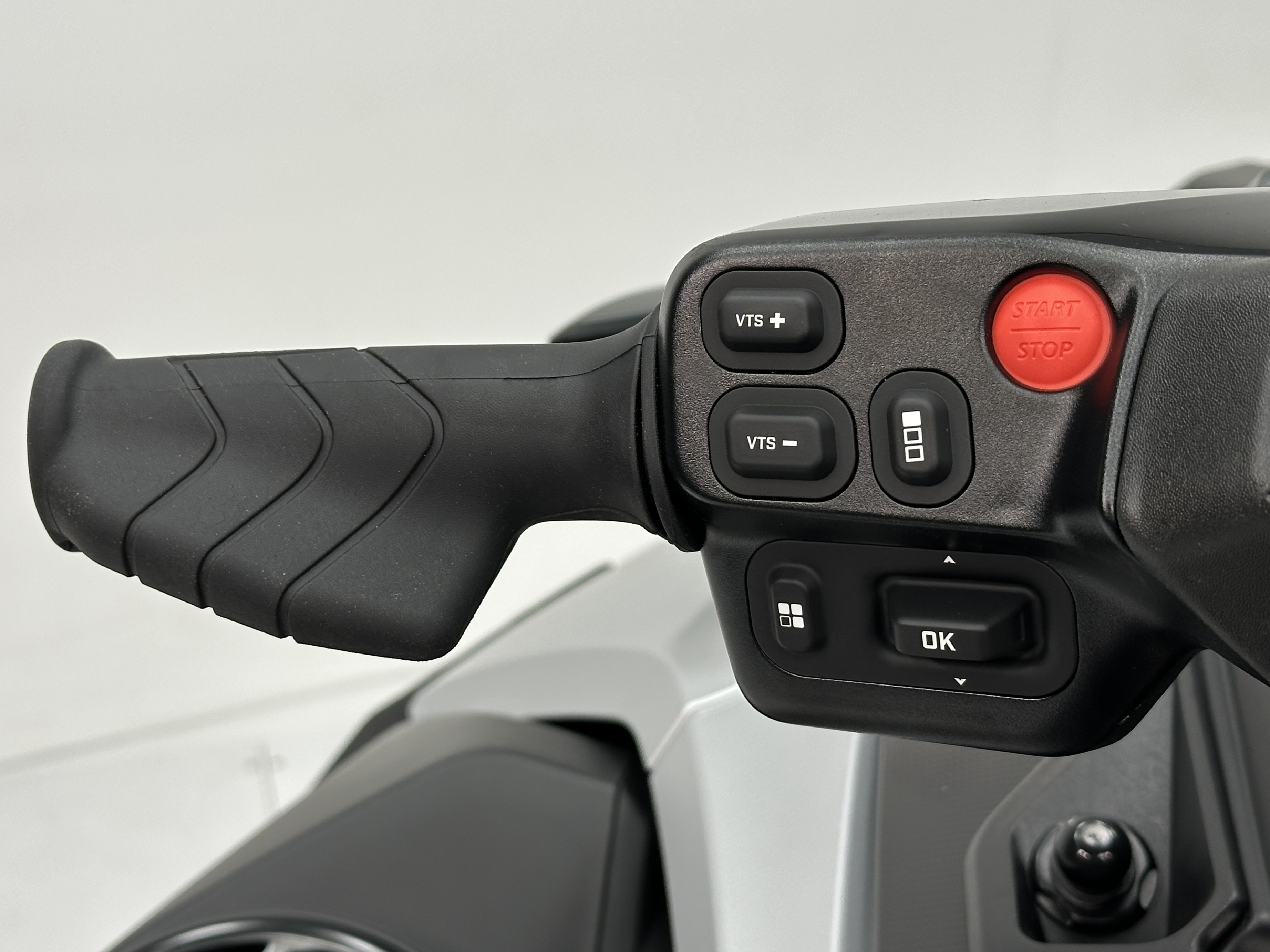 2025 Sea-Doo GTX Limited 325 (Sound System & iDF) Demonstrator - Photo 7