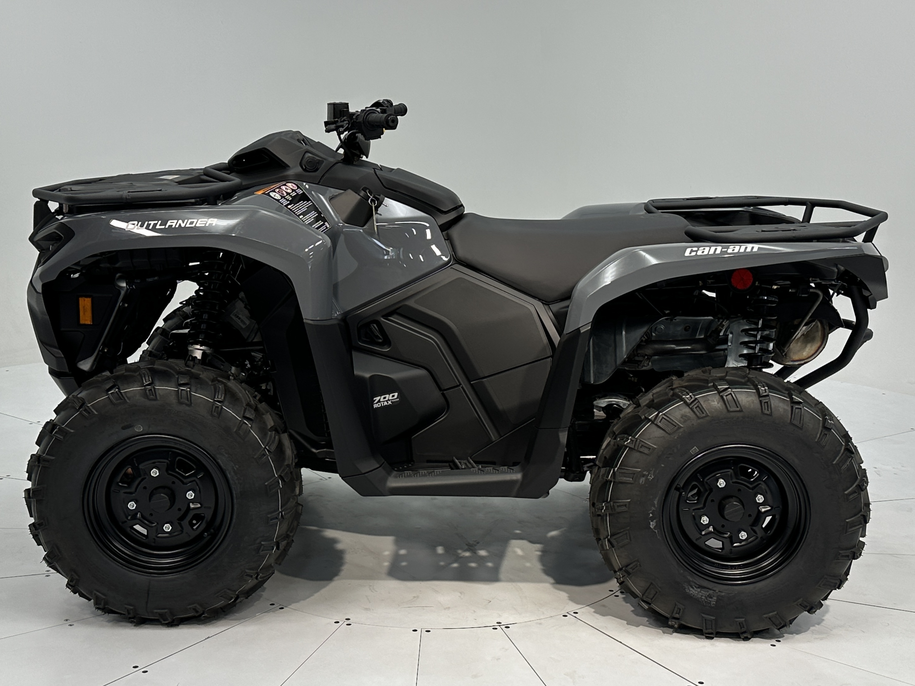 2025 Can-Am Outlander DPS 700 - Photo 3