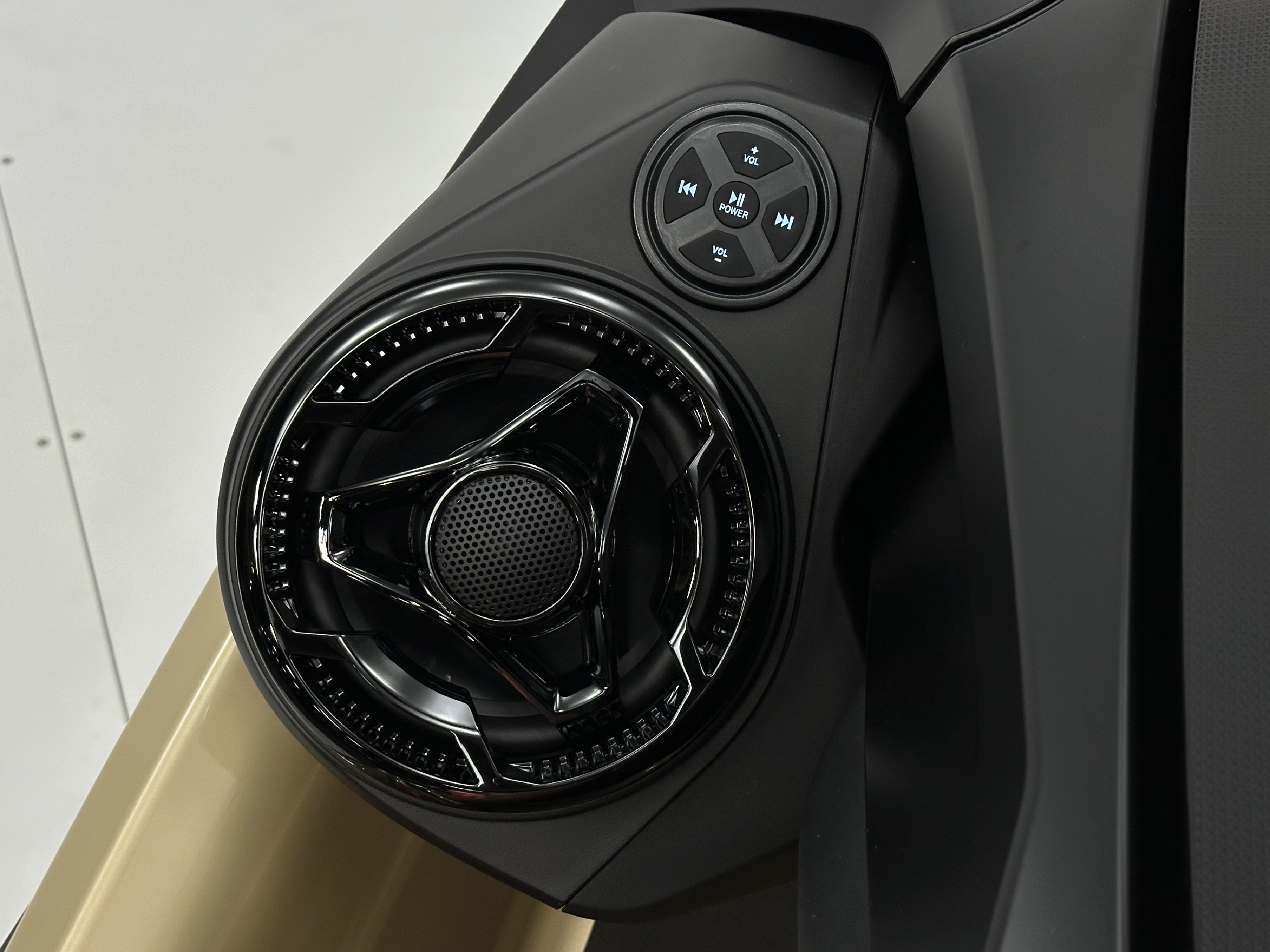 2025 Sea-Doo RXT-X 325 (Sound System) - Photo 11