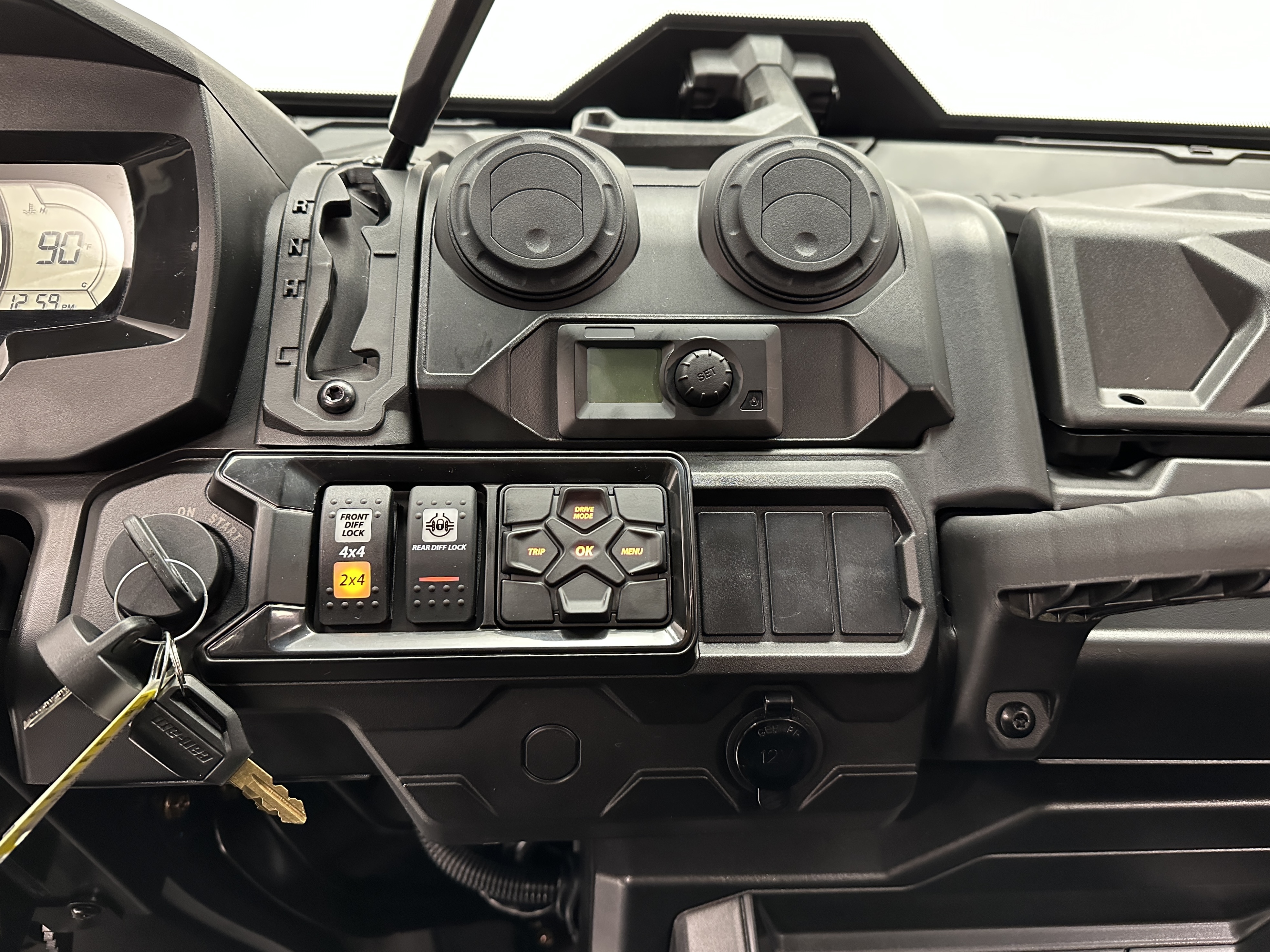 2025 Can-Am Defender MAX LIMITED CAB HD10 - Photo 8