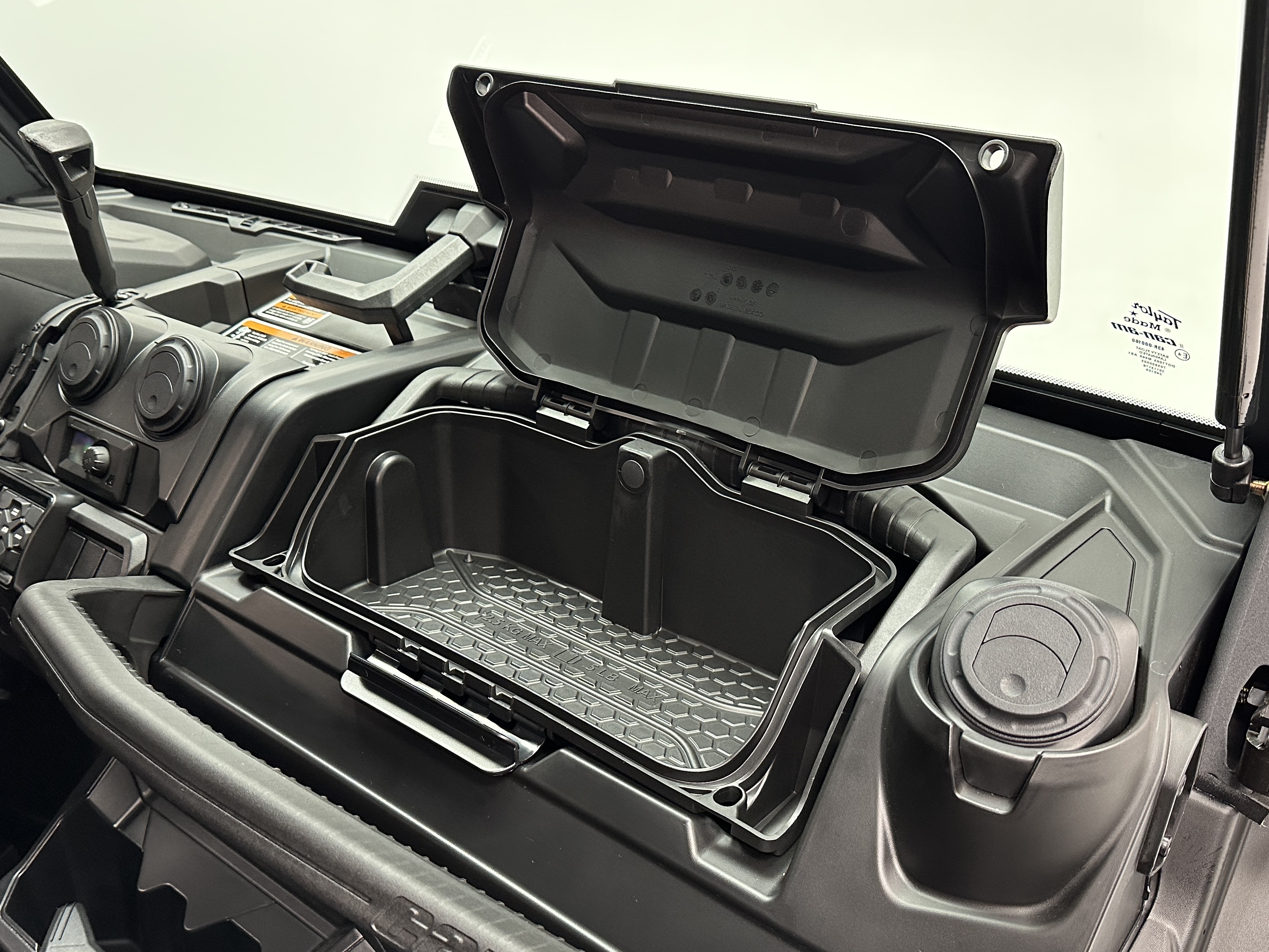 2025 Can-Am Defender MAX LIMITED CAB HD10 - Photo 11