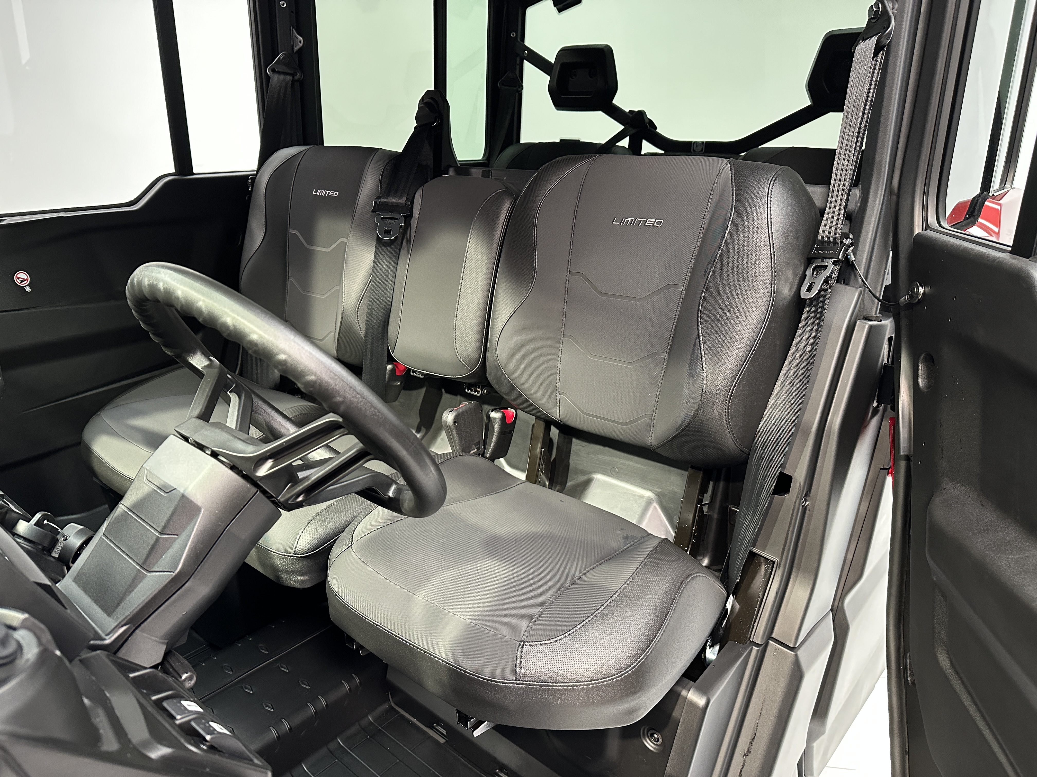 2025 Can-Am Defender MAX LIMITED CAB HD10 - Photo 13