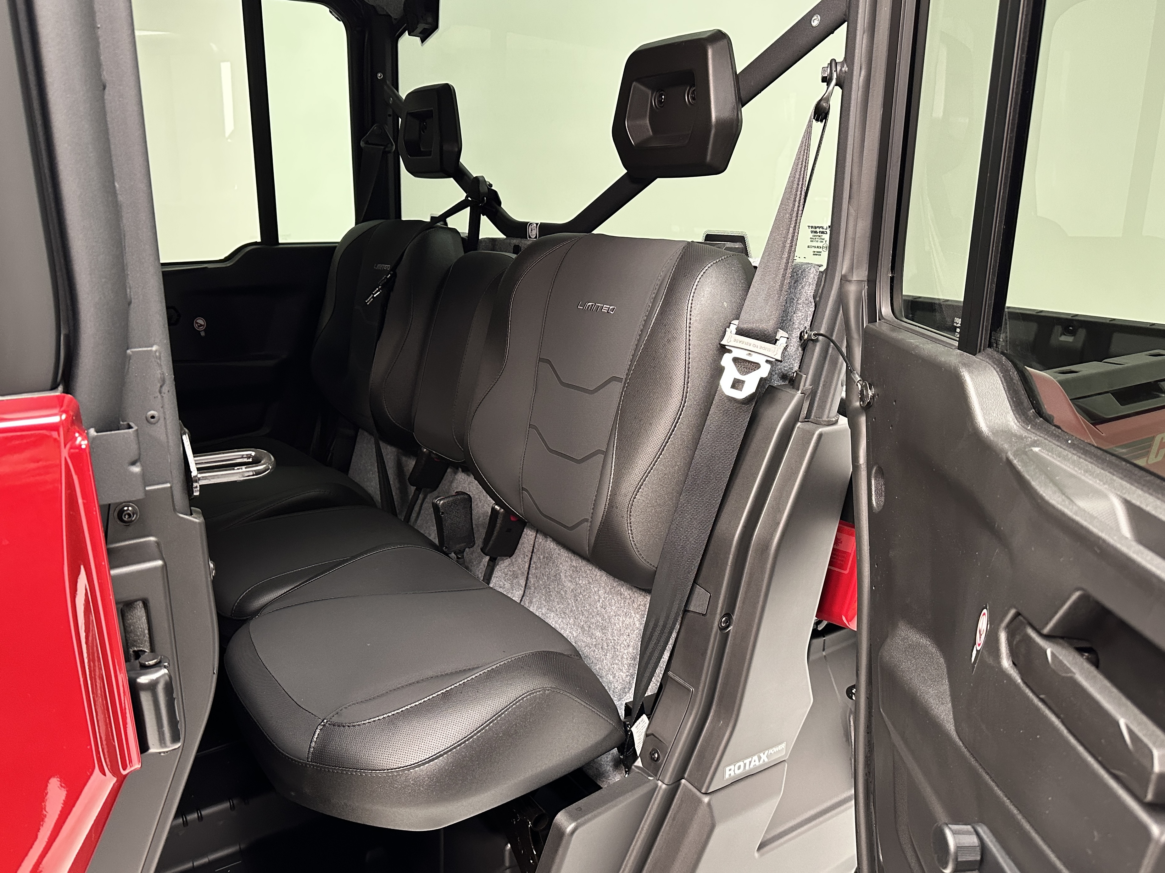 2025 Can-Am Defender MAX LIMITED CAB HD10 - Photo 14