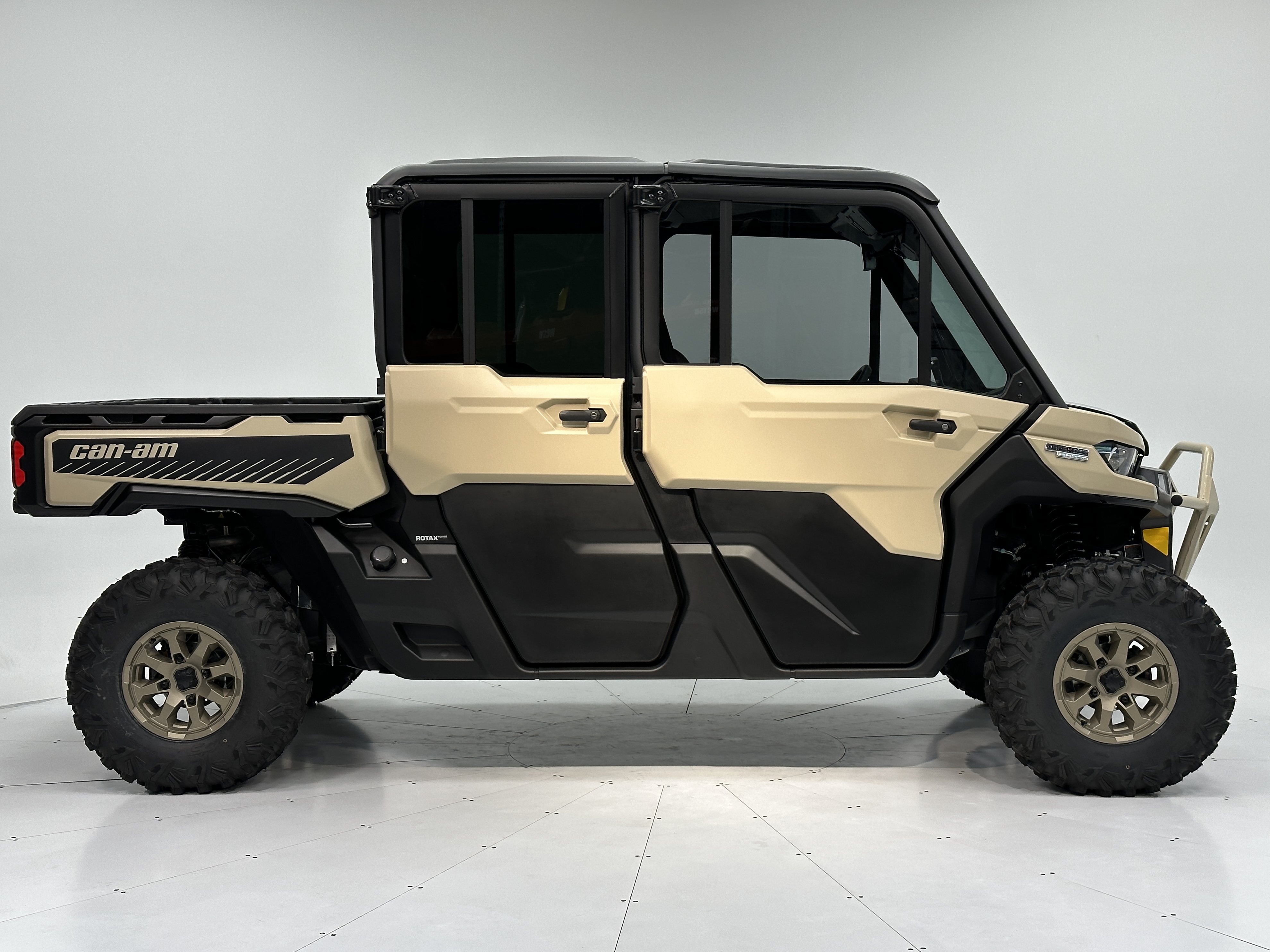 2025 Can-Am Defender MAX LIMITED CAB HD10