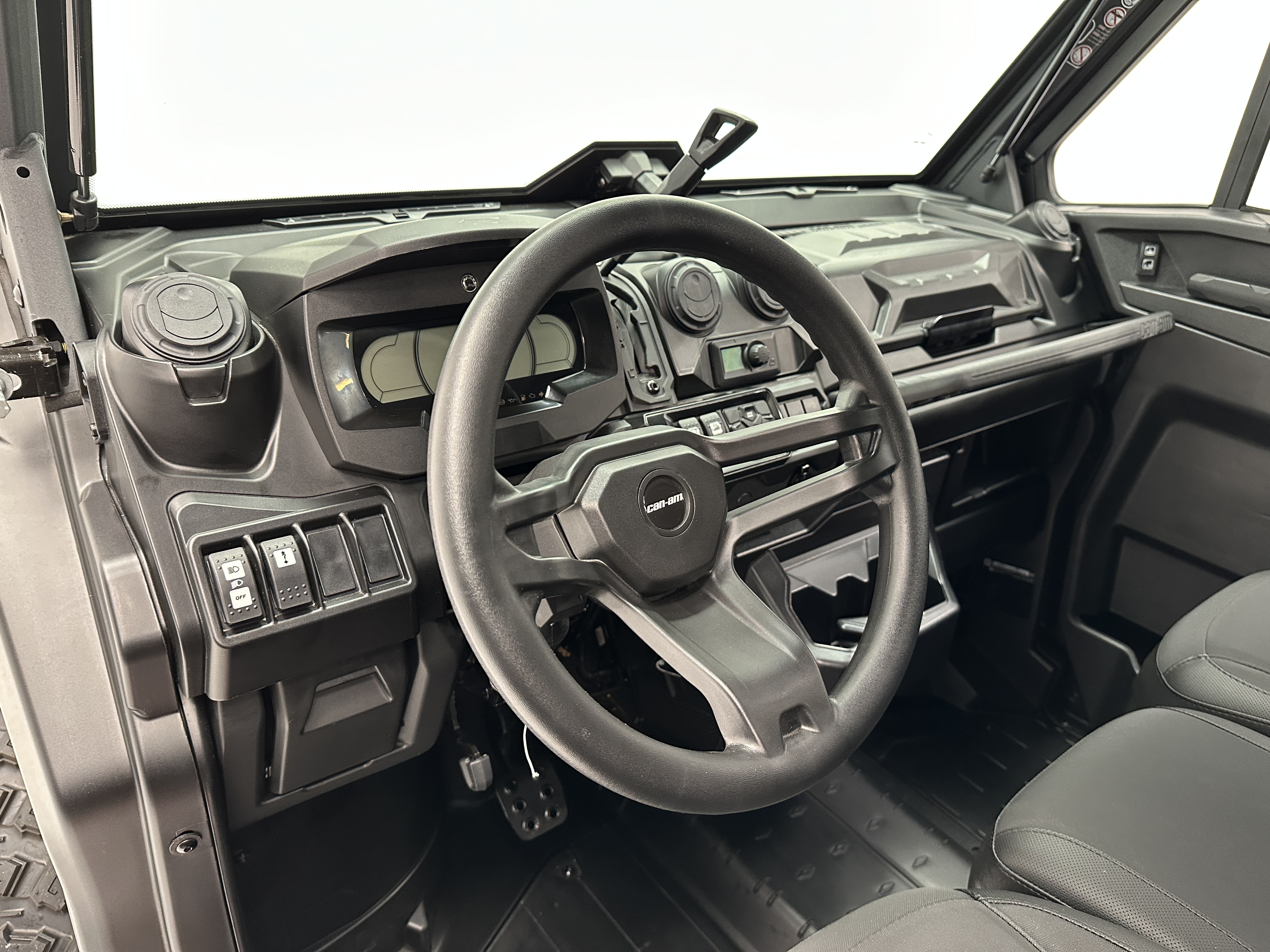 2025 Can-Am Defender MAX LIMITED CAB HD10 - Photo 5