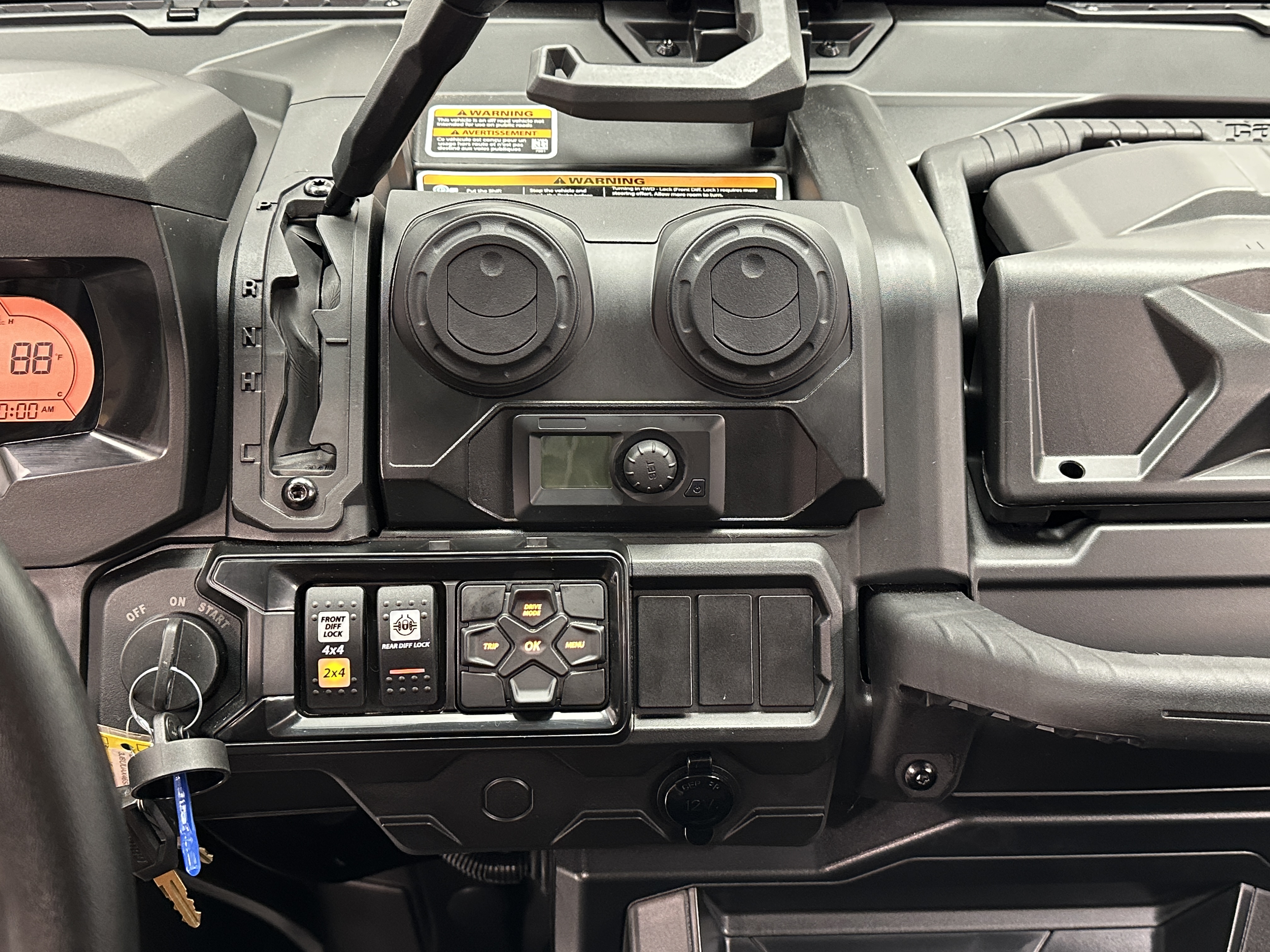 2025 Can-Am Defender MAX LIMITED CAB HD10 - Photo 8