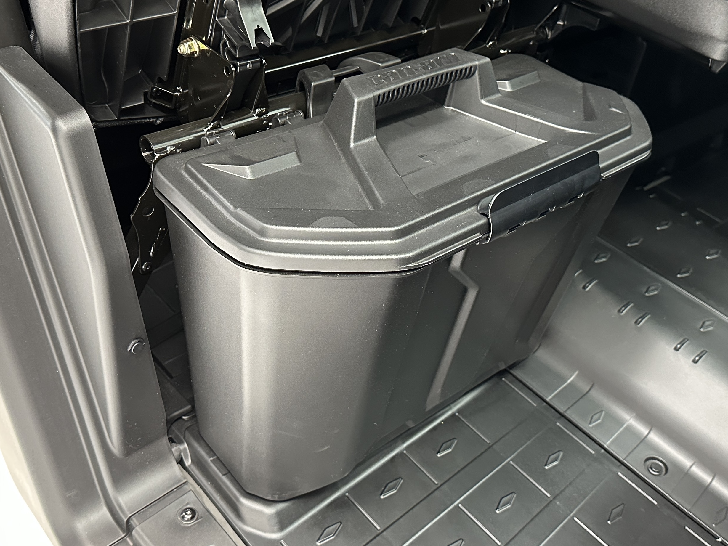 2025 Can-Am Defender MAX LIMITED CAB HD10 - Photo 12