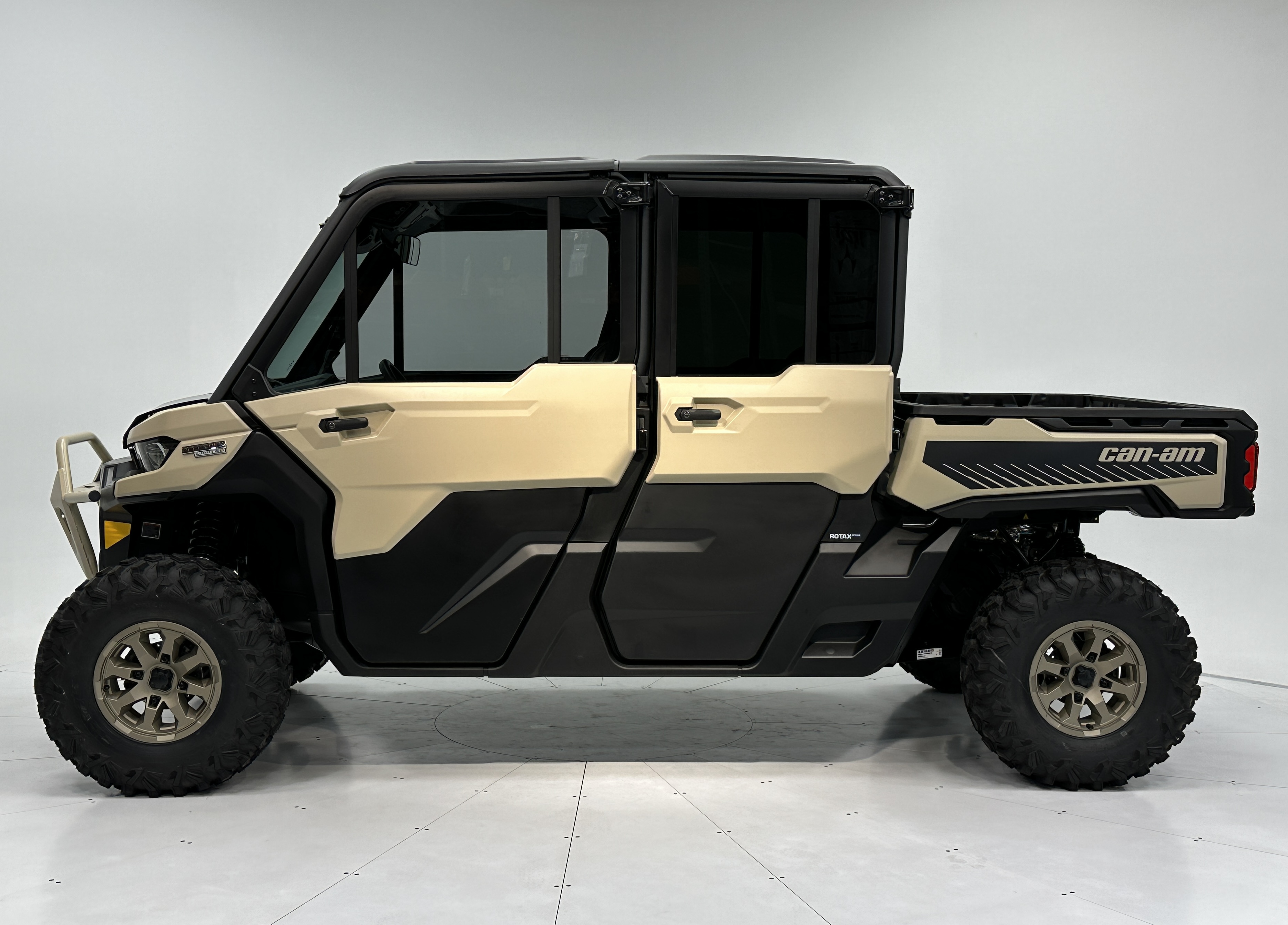 2025 Can-Am Defender MAX LIMITED CAB HD10 - Photo 3