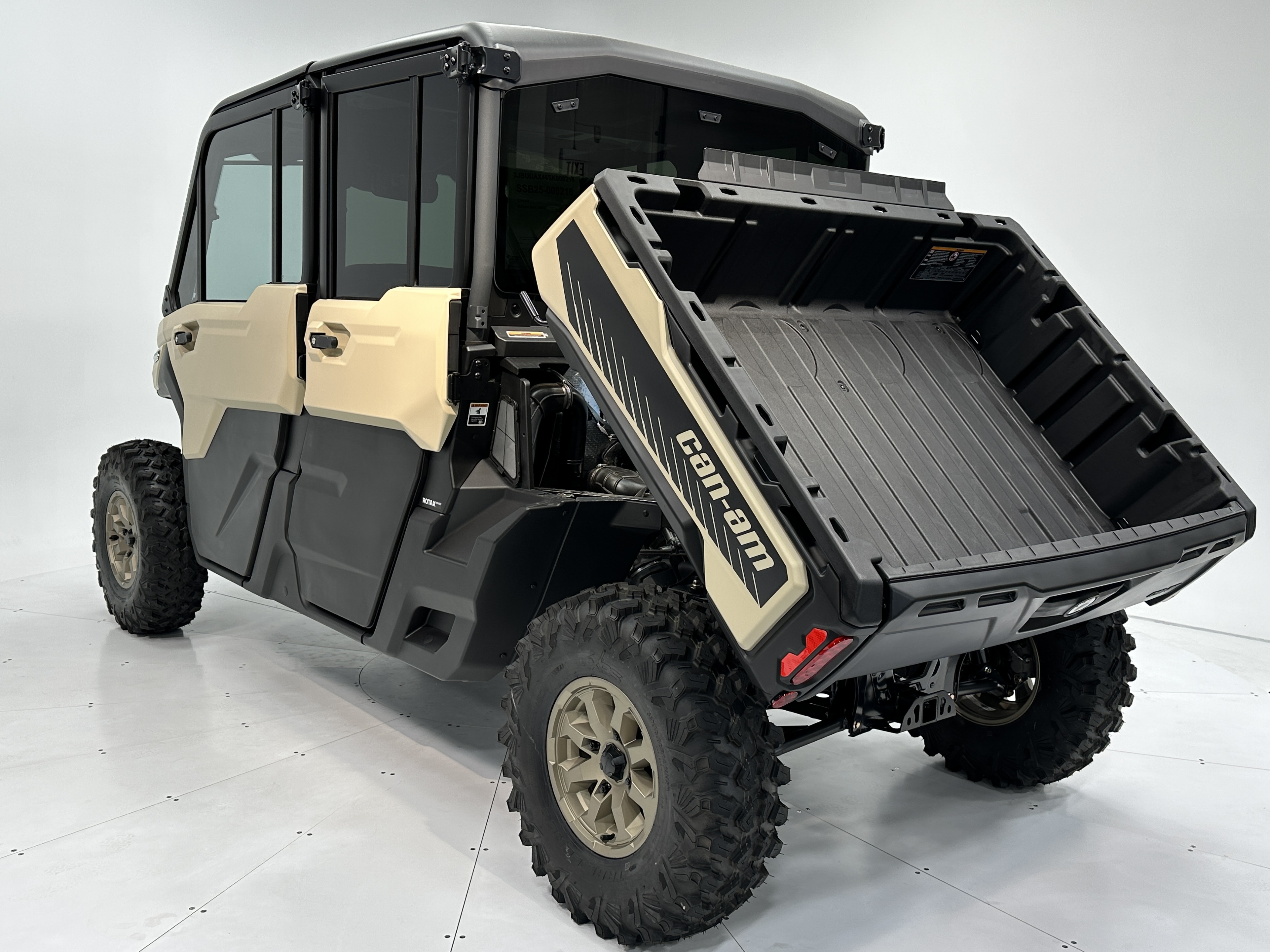 2025 Can-Am Defender MAX LIMITED CAB HD10 - Photo 14