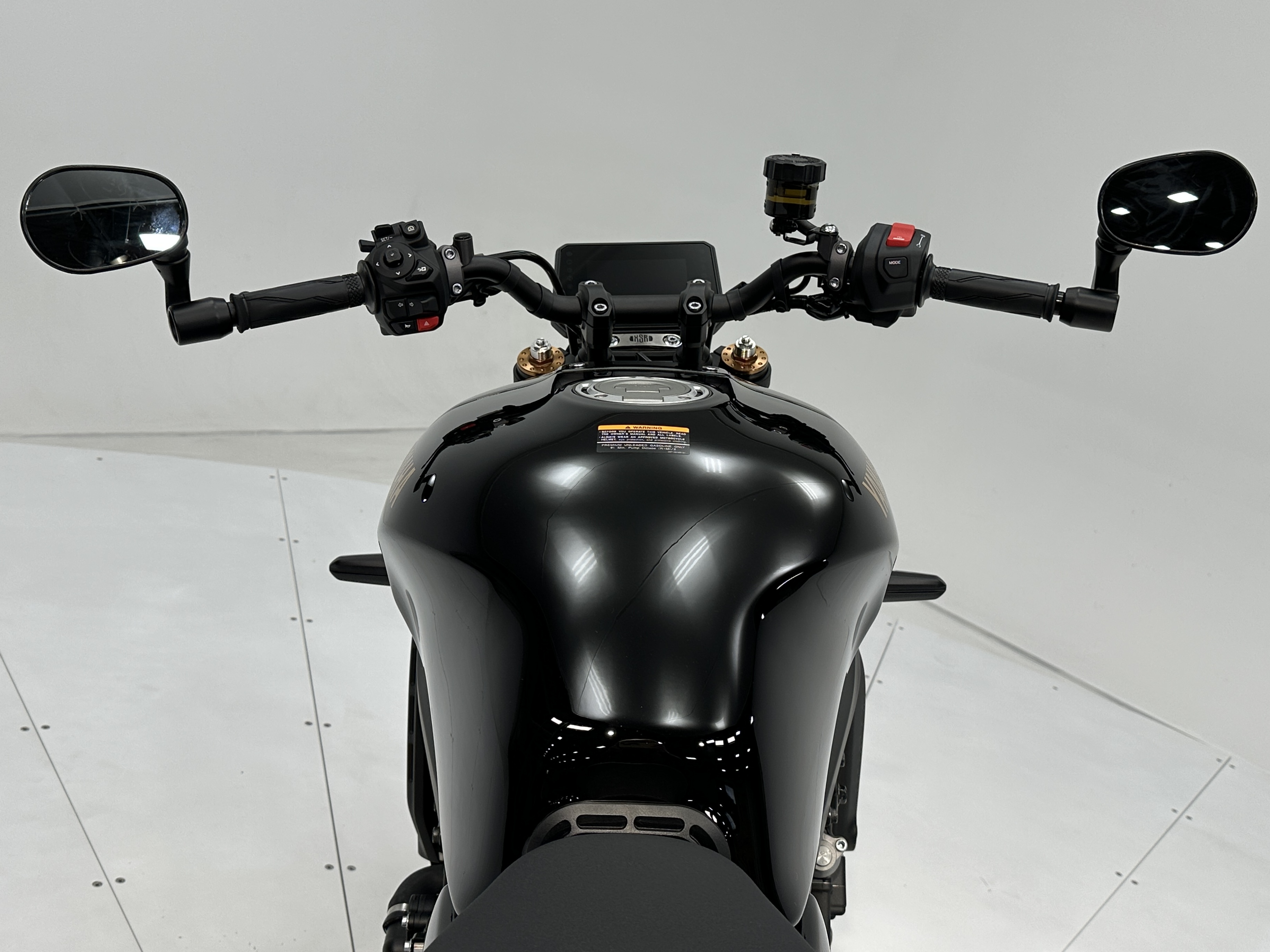 2025 Yamaha XSR900 - Photo 5