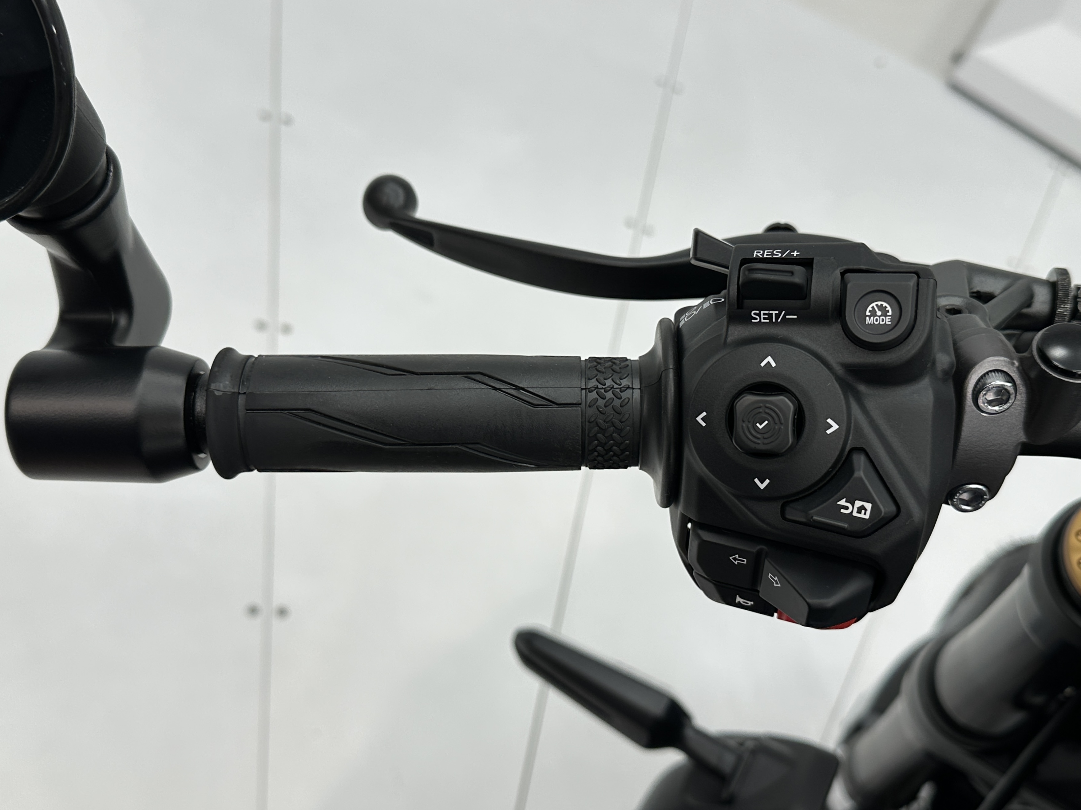 2025 Yamaha XSR900 - Photo 7